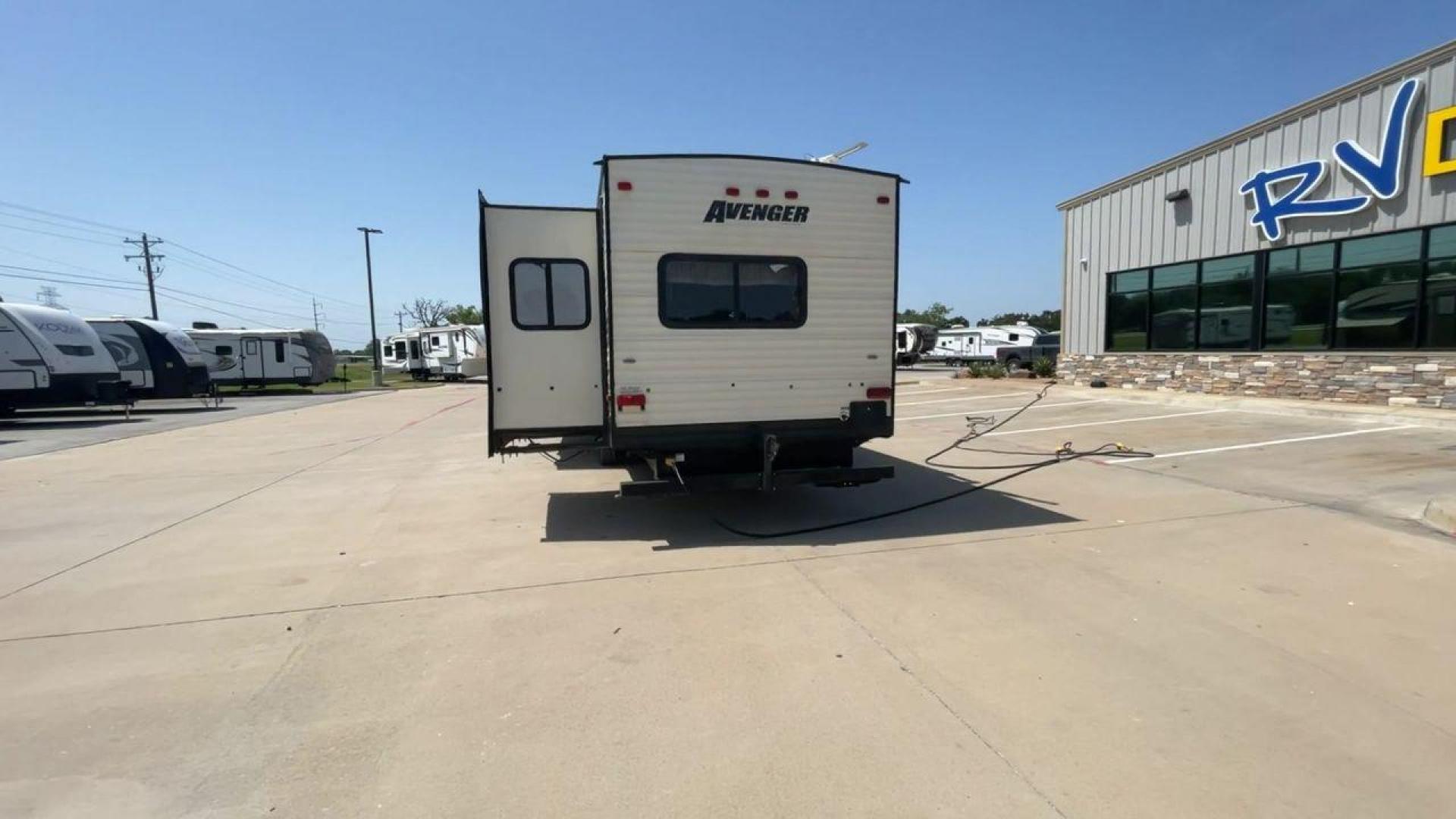 2016 TAN AVENGER 32FBI - (5ZT2AVXB6GB) , located at 4319 N Main Street, Cleburne, TX, 76033, (817) 221-0660, 32.435829, -97.384178 - Photo#8