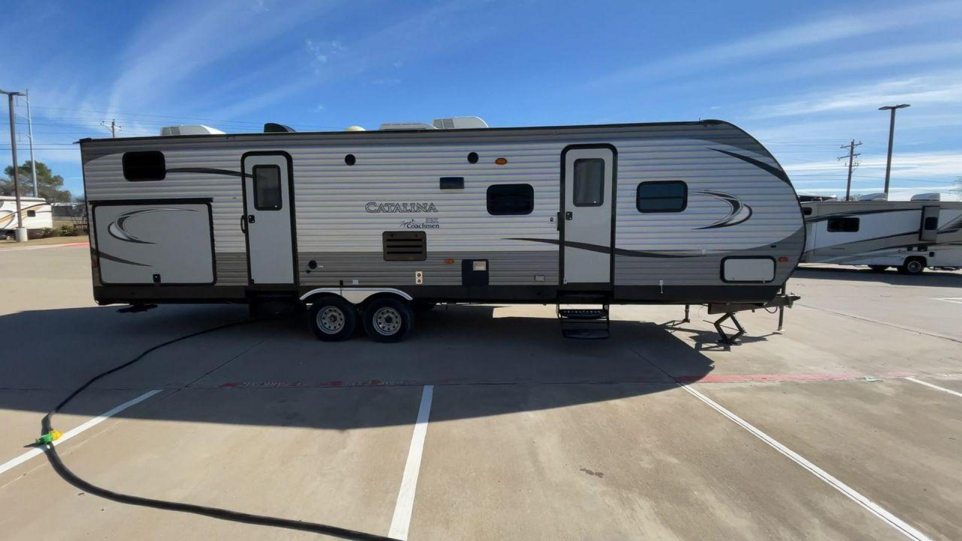 2016 GRAY CATALINA 321BHDSCK (5ZT2CAXBXGT) , Length: 35.83 ft. | Dry Weight: 7,690 lbs | Gross Weight: 9,500 lbs | Slides: 2 transmission, located at 4319 N Main Street, Cleburne, TX, 76033, (817) 221-0660, 32.435829, -97.384178 - This 2016 Catalina Travel Trailer boasts dimensions of just under 36 feet in length and 8 feet in width, with a GVWR of 9,500 lbs and a hitch weight of 790 lbs. Equipped with automatic heating and cooling capabilities rated at 30,000 and 13,500 BTUs, respectively, it ensures optimal temperature cont - Photo#2