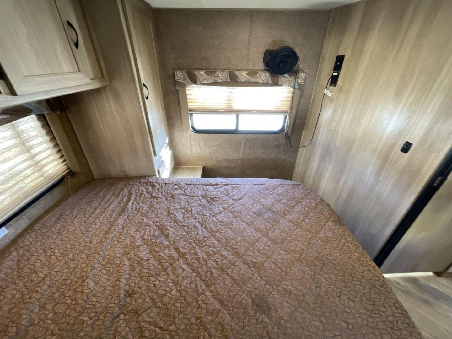 2016 COACHMEN FREELANDER 29KS (1FDXE4FS5FD) , located at 4319 N Main Street, Cleburne, TX, 76033, (817) 221-0660, 32.435829, -97.384178 - Photo#17