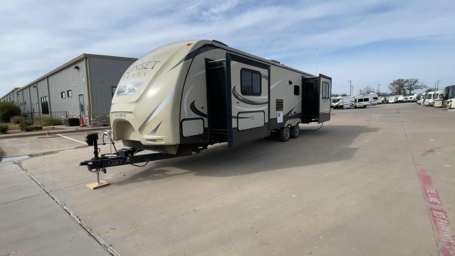 2016 BLACK CROSSROAD SUNSET TRAIL 32RE (4V0TC3226GE) , Length: 36.67 ft. | Dry Weight: 7,749 lbs. | Gross Weight: 9,728 lbs. | Slides: 3 transmission, located at 4319 N Main Street, Cleburne, TX, 76033, (817) 221-0660, 32.435829, -97.384178 - This 2016 Crossroad Sunset Trail 32RE measures in at 36.67 ft. It has a dry weight of 7,749 lbs. and a GVWR of 9,728 lbs. With 3 slides, this travel trailer is extremely spacious and comfortable! Inside, you will find a homey combined living and kitchen area with an entertainment center and booth-st - Photo#5