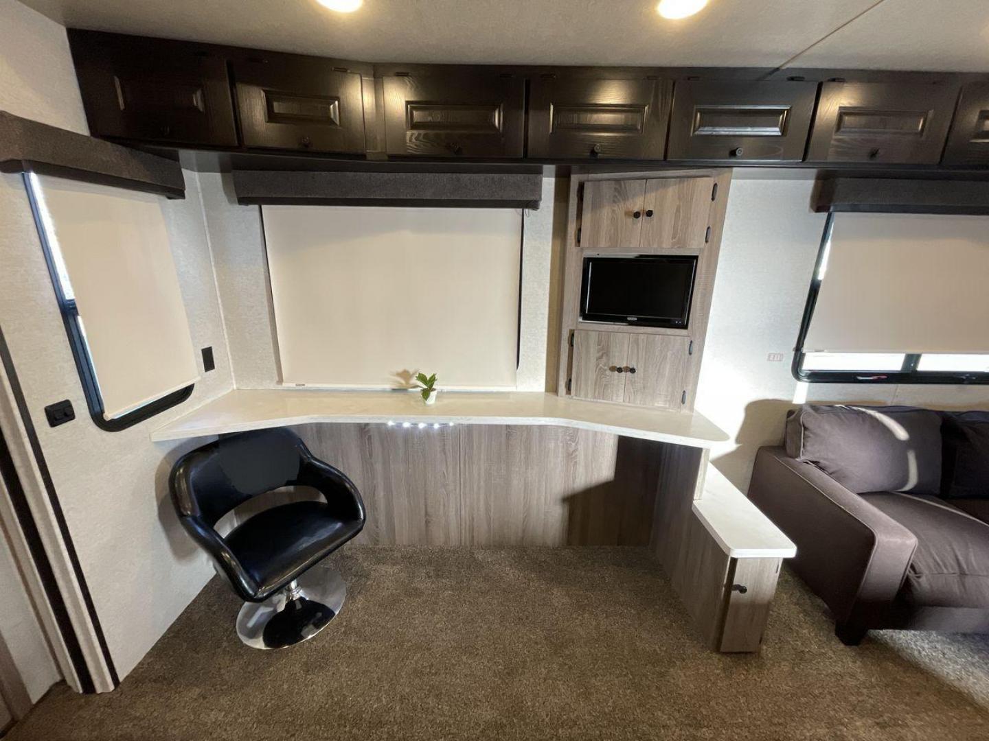 2016 CRUISER RV BOSS 4290 (5RXFJ4530G1) , Length: 46 ft. | Dry Weight: 14,835 lbs. | Slides: 2 transmission, located at 4319 N Main Street, Cleburne, TX, 76033, (817) 221-0660, 32.435829, -97.384178 - The 2016 Cruiser RV Boss 4290 Recreational is a remarkable toy hauler designed for a premium travel experience. With a length of 46 feet, this model offers two slide-outs, providing an expansive and well-designed interior. It features a luxurious master bedroom with a king-size bed, and the spaciou - Photo#13