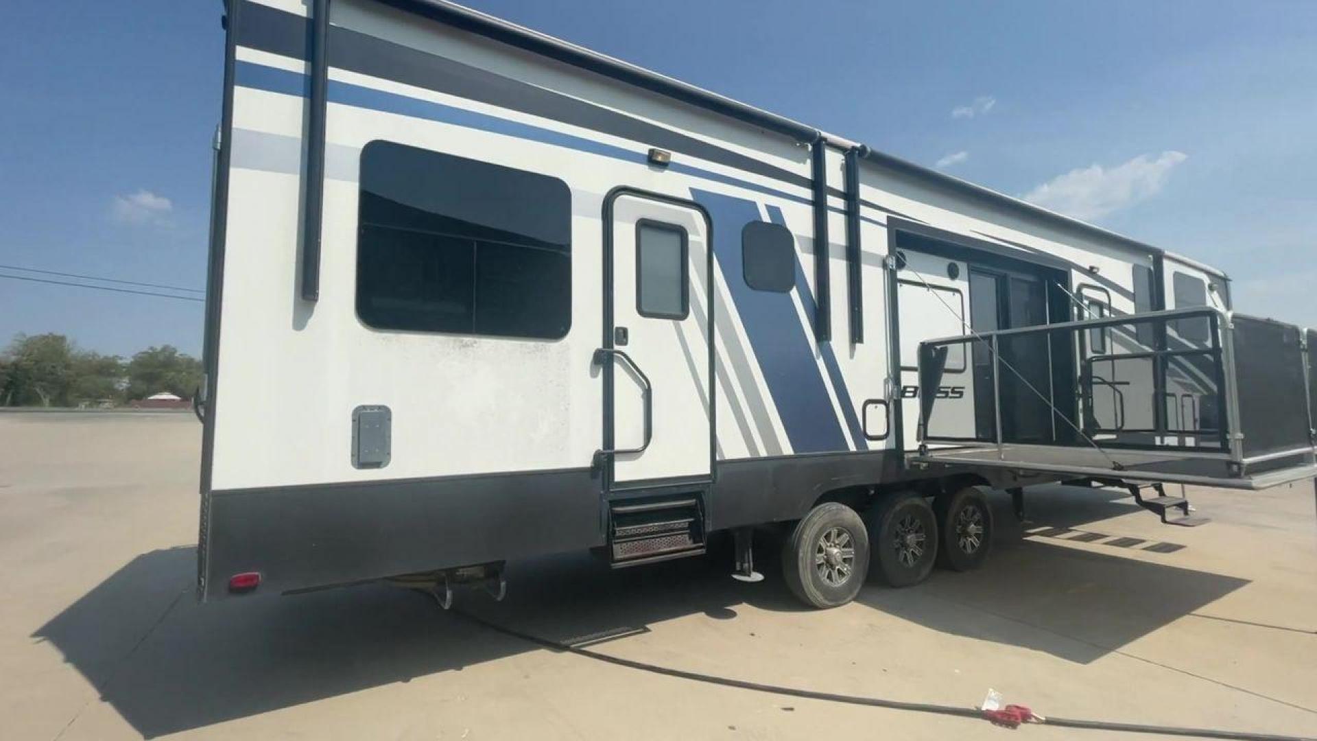 2016 CRUISER RV BOSS 4290 (5RXFJ4530G1) , Length: 46 ft. | Dry Weight: 14,835 lbs. | Slides: 2 transmission, located at 4319 N Main Street, Cleburne, TX, 76033, (817) 221-0660, 32.435829, -97.384178 - The 2016 Cruiser RV Boss 4290 Recreational is a remarkable toy hauler designed for a premium travel experience. With a length of 46 feet, this model offers two slide-outs, providing an expansive and well-designed interior. It features a luxurious master bedroom with a king-size bed, and the spaciou - Photo#1