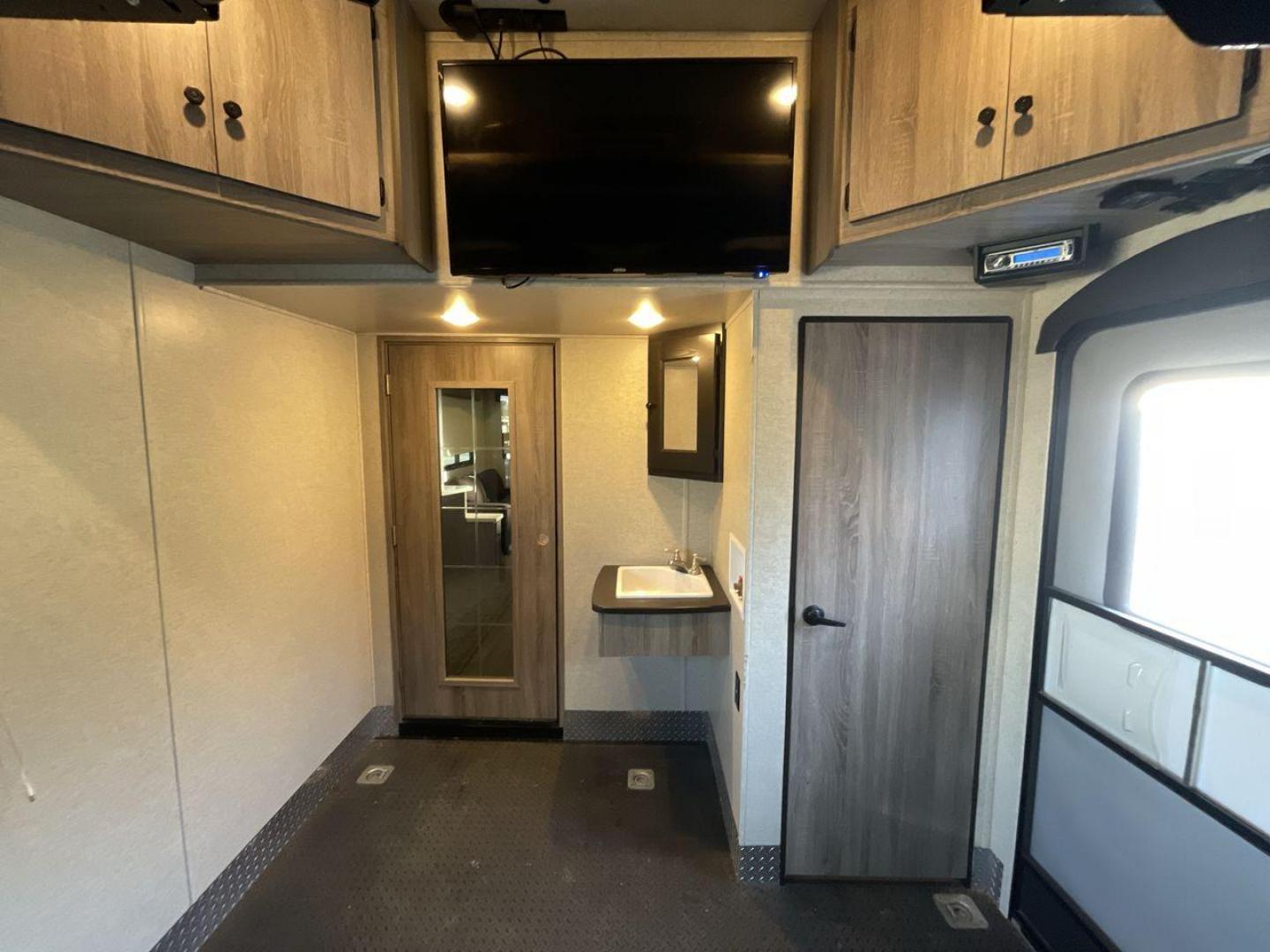 2016 CRUISER RV BOSS 4290 (5RXFJ4530G1) , Length: 46 ft. | Dry Weight: 14,835 lbs. | Slides: 2 transmission, located at 4319 N Main Street, Cleburne, TX, 76033, (817) 221-0660, 32.435829, -97.384178 - The 2016 Cruiser RV Boss 4290 Recreational is a remarkable toy hauler designed for a premium travel experience. With a length of 46 feet, this model offers two slide-outs, providing an expansive and well-designed interior. It features a luxurious master bedroom with a king-size bed, and the spaciou - Photo#24