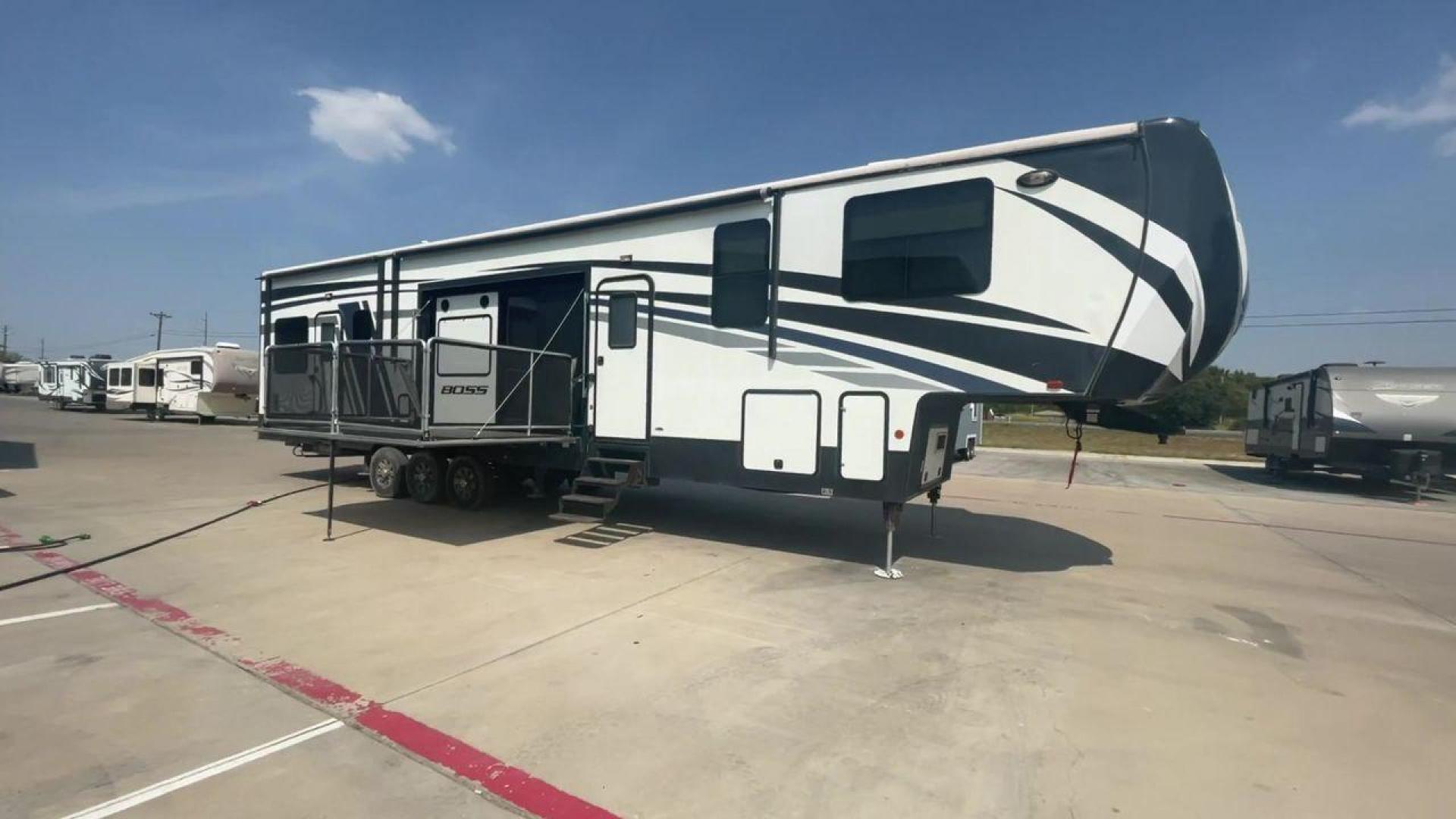 2016 CRUISER RV BOSS 4290 (5RXFJ4530G1) , Length: 46 ft. | Dry Weight: 14,835 lbs. | Slides: 2 transmission, located at 4319 N Main Street, Cleburne, TX, 76033, (817) 221-0660, 32.435829, -97.384178 - The 2016 Cruiser RV Boss 4290 Recreational is a remarkable toy hauler designed for a premium travel experience. With a length of 46 feet, this model offers two slide-outs, providing an expansive and well-designed interior. It features a luxurious master bedroom with a king-size bed, and the spaciou - Photo#3