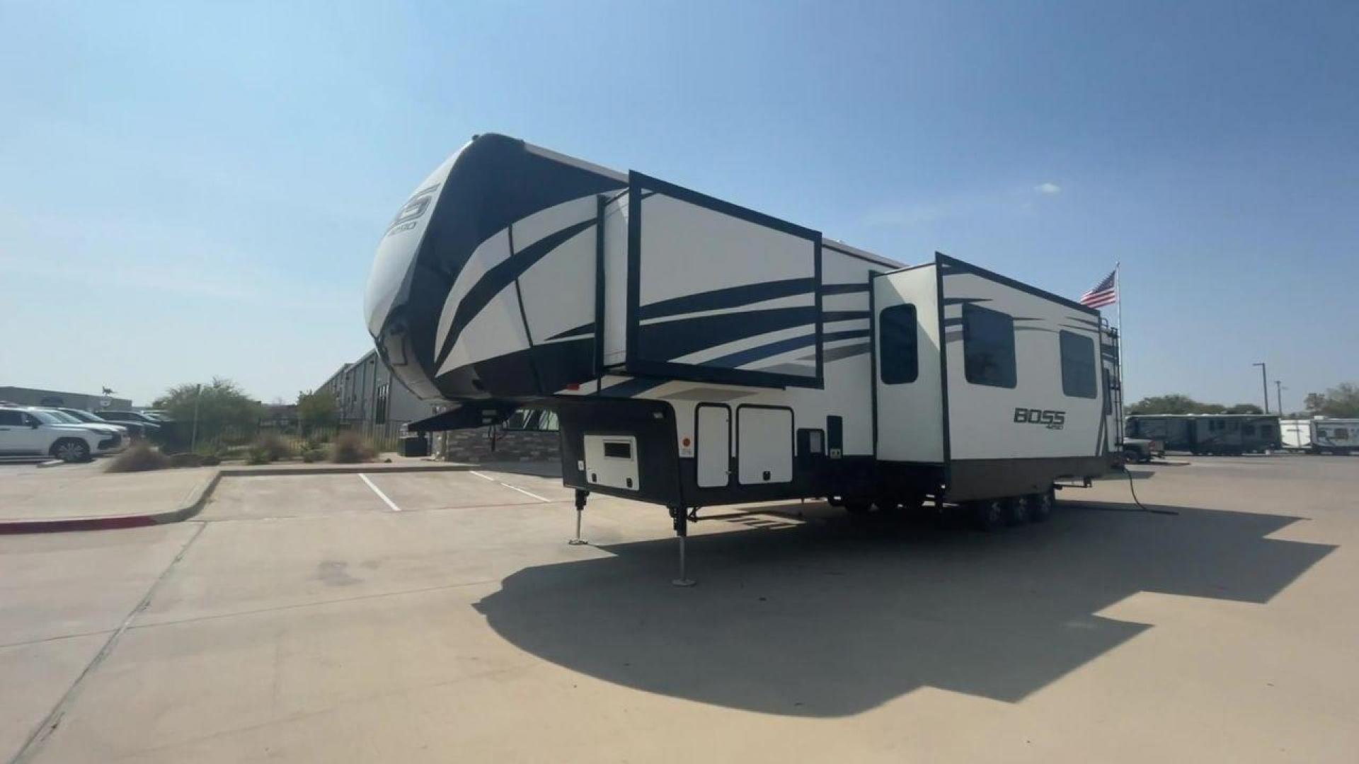 2016 CRUISER RV BOSS 4290 (5RXFJ4530G1) , Length: 46 ft. | Dry Weight: 14,835 lbs. | Slides: 2 transmission, located at 4319 N Main Street, Cleburne, TX, 76033, (817) 221-0660, 32.435829, -97.384178 - The 2016 Cruiser RV Boss 4290 Recreational is a remarkable toy hauler designed for a premium travel experience. With a length of 46 feet, this model offers two slide-outs, providing an expansive and well-designed interior. It features a luxurious master bedroom with a king-size bed, and the spaciou - Photo#5