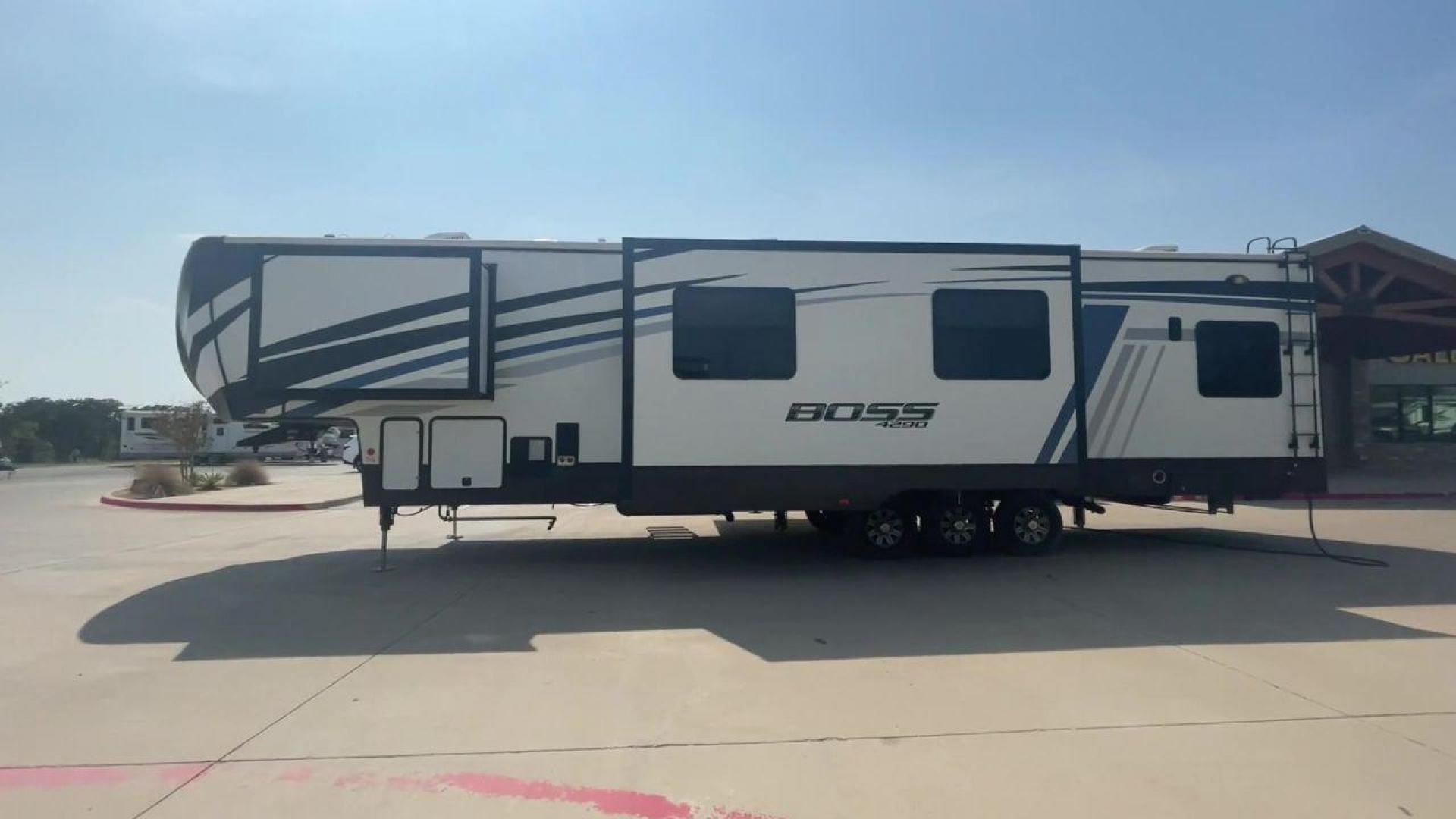 2016 CRUISER RV BOSS 4290 (5RXFJ4530G1) , Length: 46 ft. | Dry Weight: 14,835 lbs. | Slides: 2 transmission, located at 4319 N Main Street, Cleburne, TX, 76033, (817) 221-0660, 32.435829, -97.384178 - The 2016 Cruiser RV Boss 4290 Recreational is a remarkable toy hauler designed for a premium travel experience. With a length of 46 feet, this model offers two slide-outs, providing an expansive and well-designed interior. It features a luxurious master bedroom with a king-size bed, and the spaciou - Photo#6