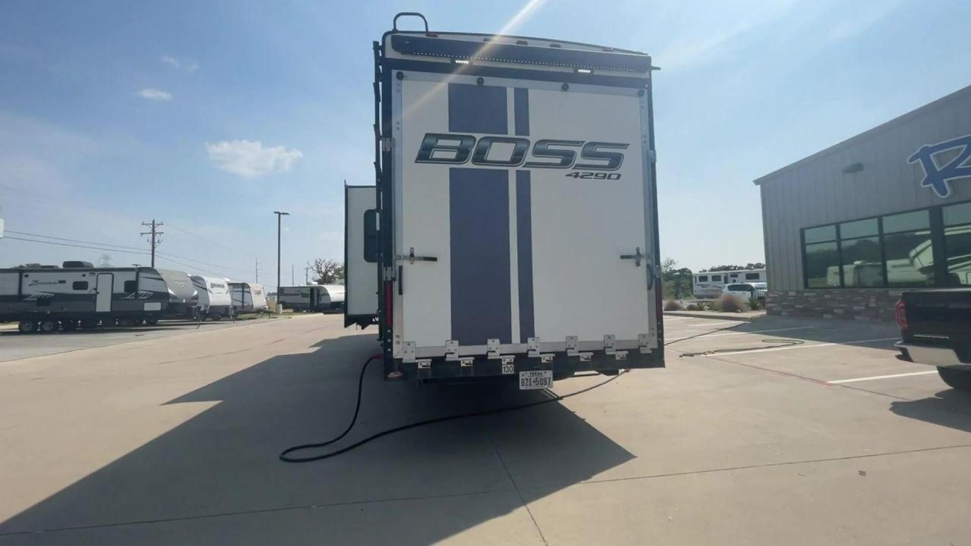 2016 CRUISER RV BOSS 4290 (5RXFJ4530G1) , Length: 46 ft. | Dry Weight: 14,835 lbs. | Slides: 2 transmission, located at 4319 N Main Street, Cleburne, TX, 76033, (817) 221-0660, 32.435829, -97.384178 - The 2016 Cruiser RV Boss 4290 Recreational is a remarkable toy hauler designed for a premium travel experience. With a length of 46 feet, this model offers two slide-outs, providing an expansive and well-designed interior. It features a luxurious master bedroom with a king-size bed, and the spaciou - Photo#8