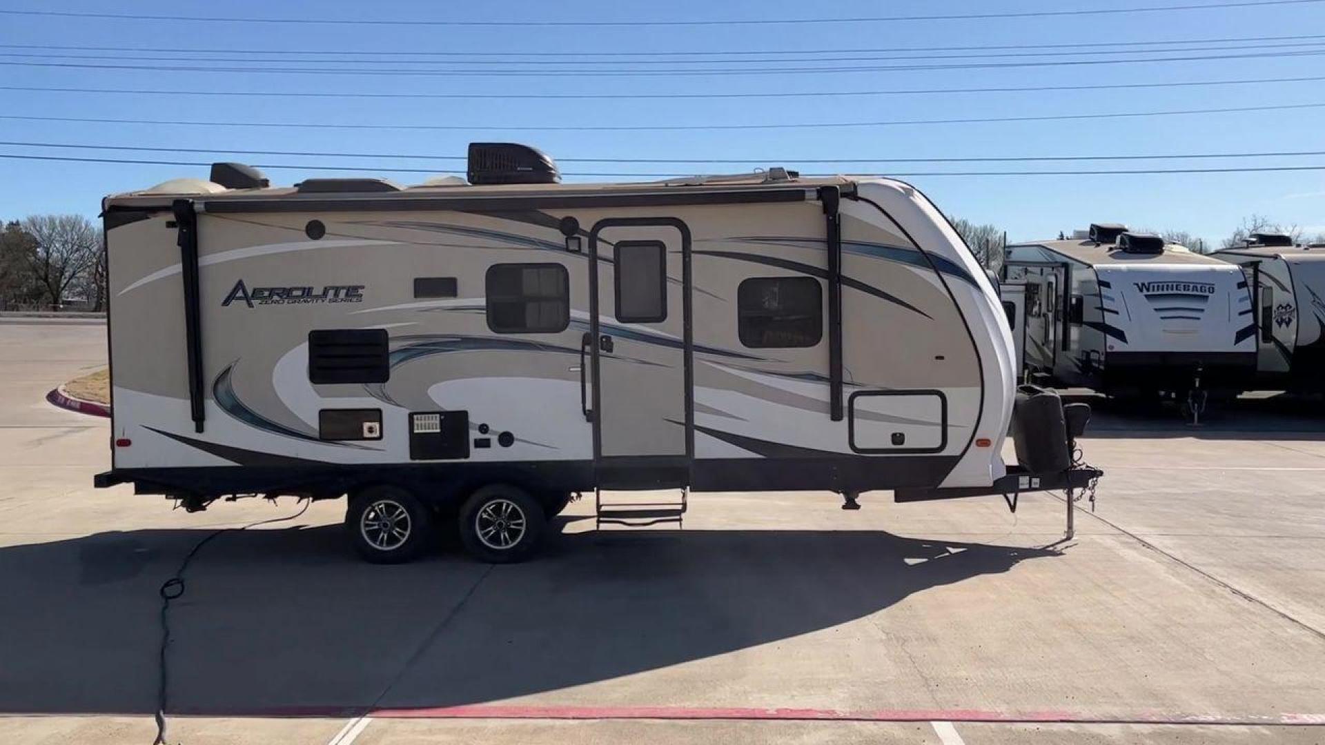 2016 DUTCHMEN AEROLITE 221BHSL (4YDT22121GP) , Length: 26.58 ft. | Dry Weight: 5,271 lbs. | Slides: 1 transmission, located at 4319 N Main Street, Cleburne, TX, 76033, (817) 221-0660, 32.435829, -97.384178 - Experience the 2016 Dutchmen Aerolite 221BHSL Travel Trailer, which offers the ideal balance of comfort and adaptability. This travel trailer provides a comfortable living area for your road trips and is ideal for both families and adventure seekers. This trailer measures 26.58 ft in length by 11.42 - Photo#2