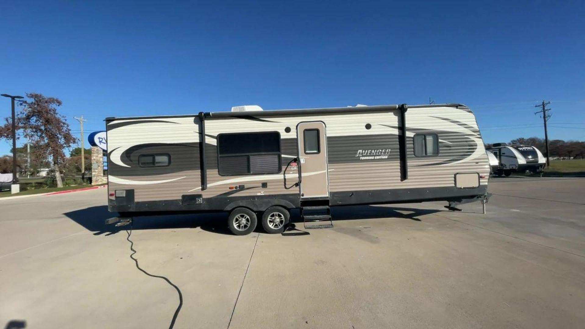 2016 FOREST RIVER AVENGER 28RKS - (5ZT2AVTBXGB) , located at 4319 N Main Street, Cleburne, TX, 76033, (817) 221-0660, 32.435829, -97.384178 - Photo#2