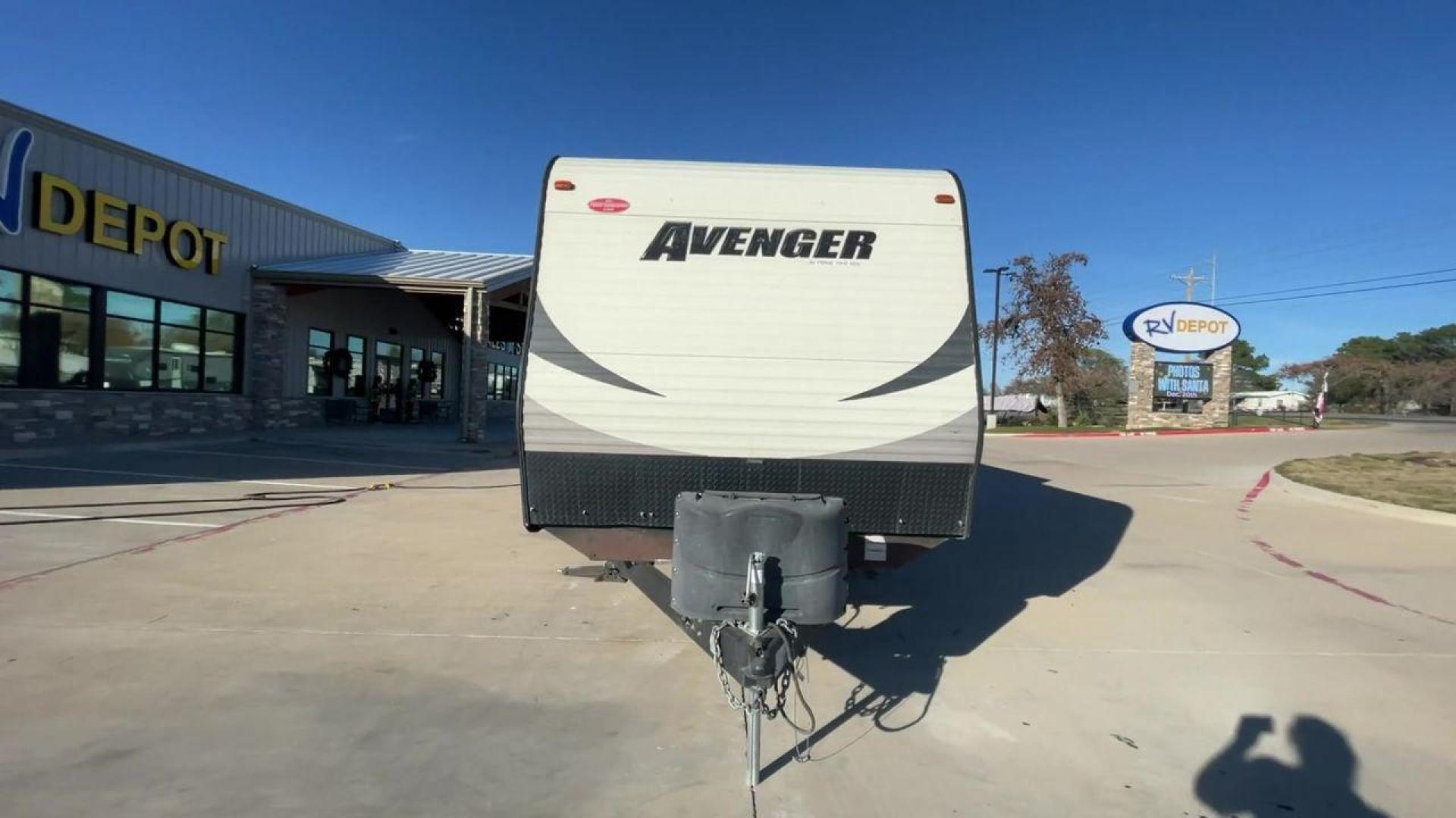 2016 FOREST RIVER AVENGER 28RKS - (5ZT2AVTBXGB) , located at 4319 N Main Street, Cleburne, TX, 76033, (817) 221-0660, 32.435829, -97.384178 - Photo#4