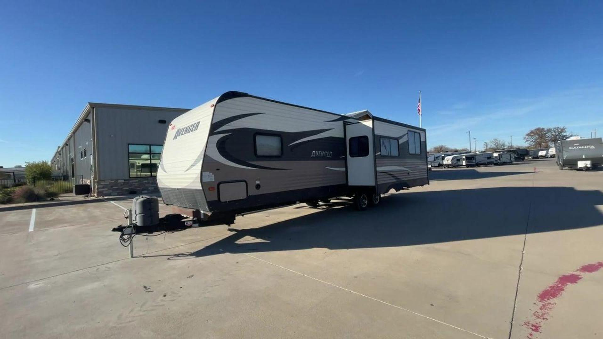 2016 FOREST RIVER AVENGER 28RKS - (5ZT2AVTBXGB) , located at 4319 N Main Street, Cleburne, TX, 76033, (817) 221-0660, 32.435829, -97.384178 - Photo#5