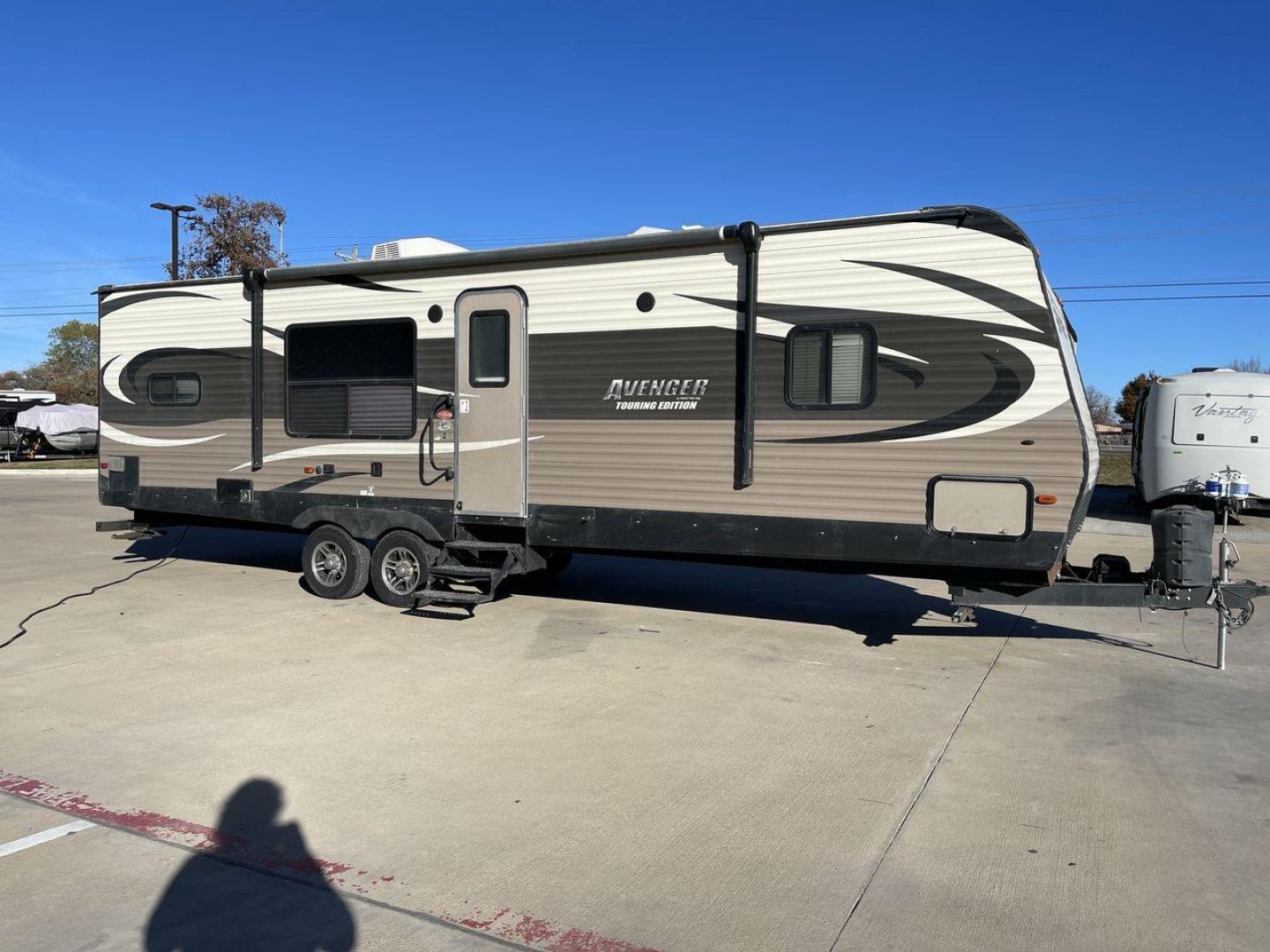 2016 FOREST RIVER AVENGER 28RKS - (5ZT2AVTBXGB) , located at 4319 N Main Street, Cleburne, TX, 76033, (817) 221-0660, 32.435829, -97.384178 - Photo#23