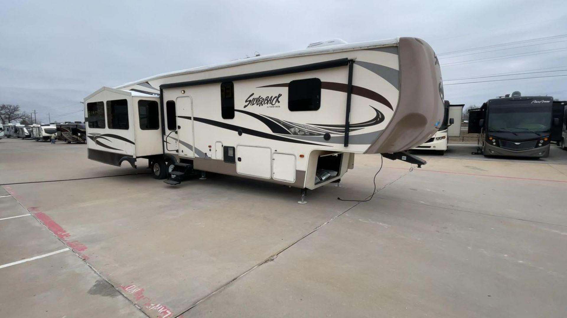 2016 BEIGE FOREST RIVER CEDAR CREEK SILVERBA - (4X4FCRN29GS) , Length: 42.17 ft. | Dry Weight: 12,620 lbs. | Gross Weight: 16,135 lbs. | Slides: 4 transmission, located at 4319 N Main Street, Cleburne, TX, 76033, (817) 221-0660, 32.435829, -97.384178 - This 2016 Forest River Fifth Wheel measures in at just over 42 feet long and 8 feet wide with a dry weight of 12,620 lbs. It has a GVWR of 16,135 lbs and a hitch weight of 2,135 lbs. It also comes with automatic heating and cooling rated at 40,000 and 15,000 BTUs respectively. The exterior of this u - Photo#3