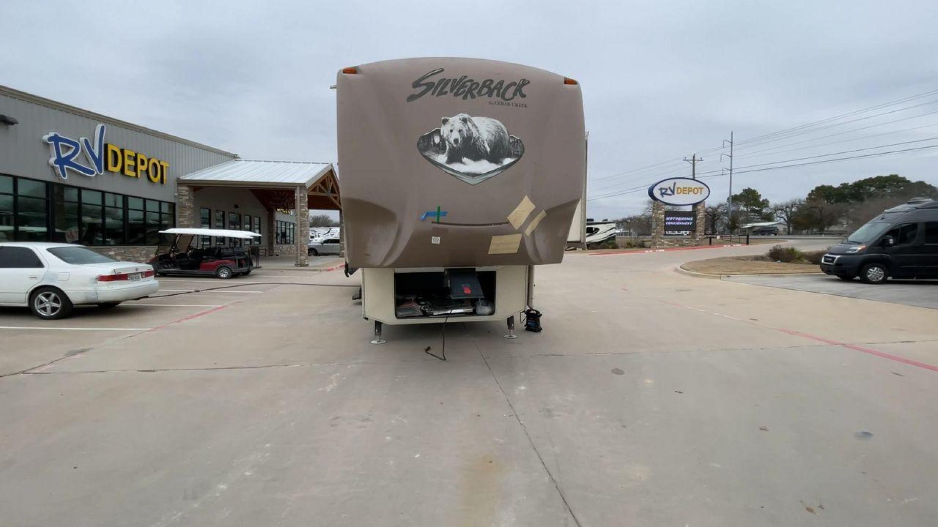 2016 BEIGE FOREST RIVER CEDAR CREEK SILVERBA - (4X4FCRN29GS) , Length: 42.17 ft. | Dry Weight: 12,620 lbs. | Gross Weight: 16,135 lbs. | Slides: 4 transmission, located at 4319 N Main Street, Cleburne, TX, 76033, (817) 221-0660, 32.435829, -97.384178 - This 2016 Forest River Fifth Wheel measures in at just over 42 feet long and 8 feet wide with a dry weight of 12,620 lbs. It has a GVWR of 16,135 lbs and a hitch weight of 2,135 lbs. It also comes with automatic heating and cooling rated at 40,000 and 15,000 BTUs respectively. The exterior of this u - Photo#4