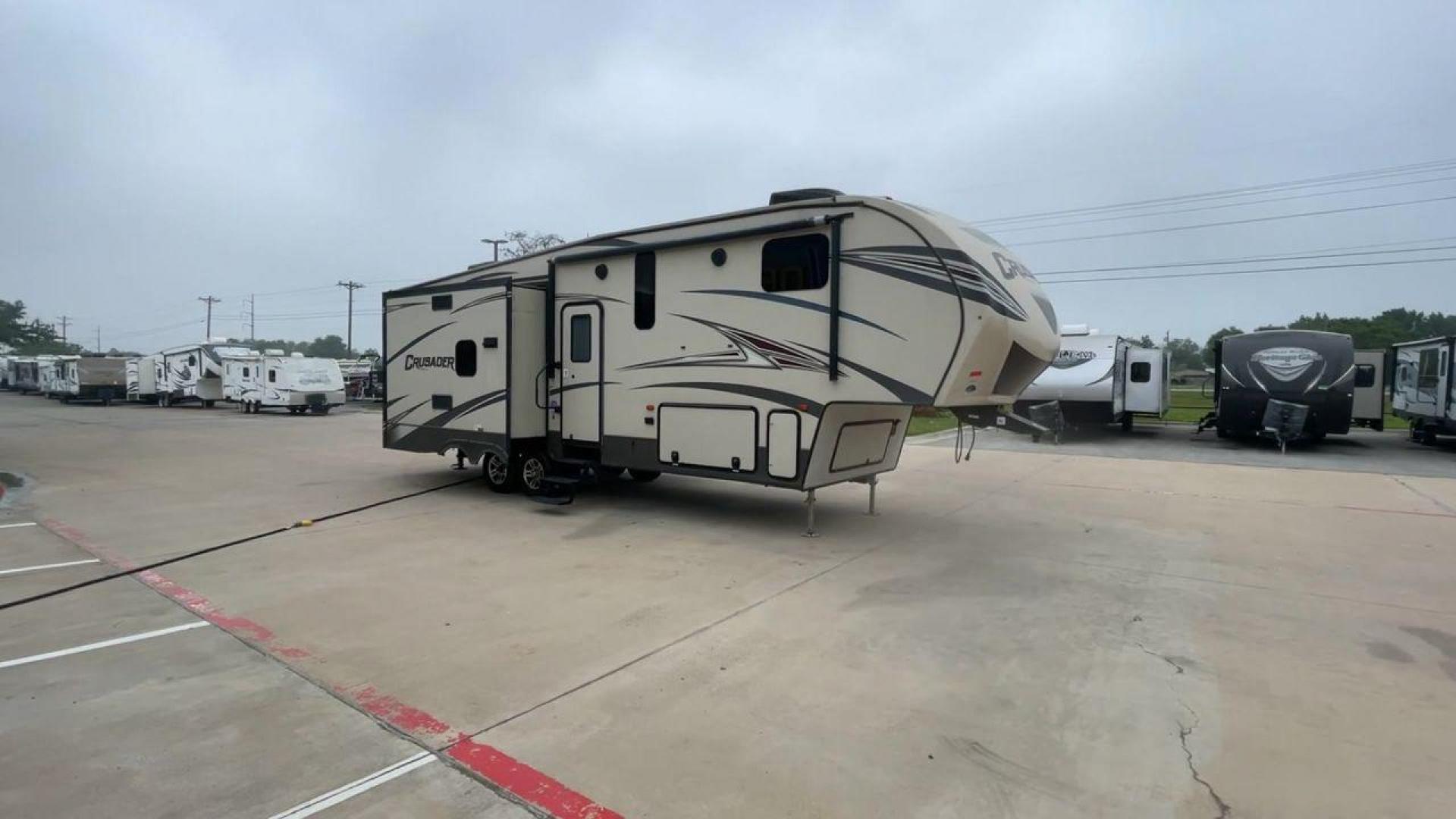 2016 TAN FOREST RIVER CRUSADER 315 (5ZT3CSXB8GG) , Length: 33.92 ft. | Dry Weight: 9,926 lbs. | Gross Weight: 12,353 lbs. | Slides: 3 transmission, located at 4319 N Main Street, Cleburne, TX, 76033, (817) 221-0660, 32.435829, -97.384178 - This 2016 Forest River Crusader 315 fifth wheel has dimensions of 33.92 ft in length, 8 ft in width, and 12.5 ft in height. It has a dry weight of 9,926 lbs, a payload capacity of 2,427 lbs. The GVWR is 12,353 lbs, and the hitch weight is 1,953 lbs. This fifth wheel has an aluminum body material and - Photo#3