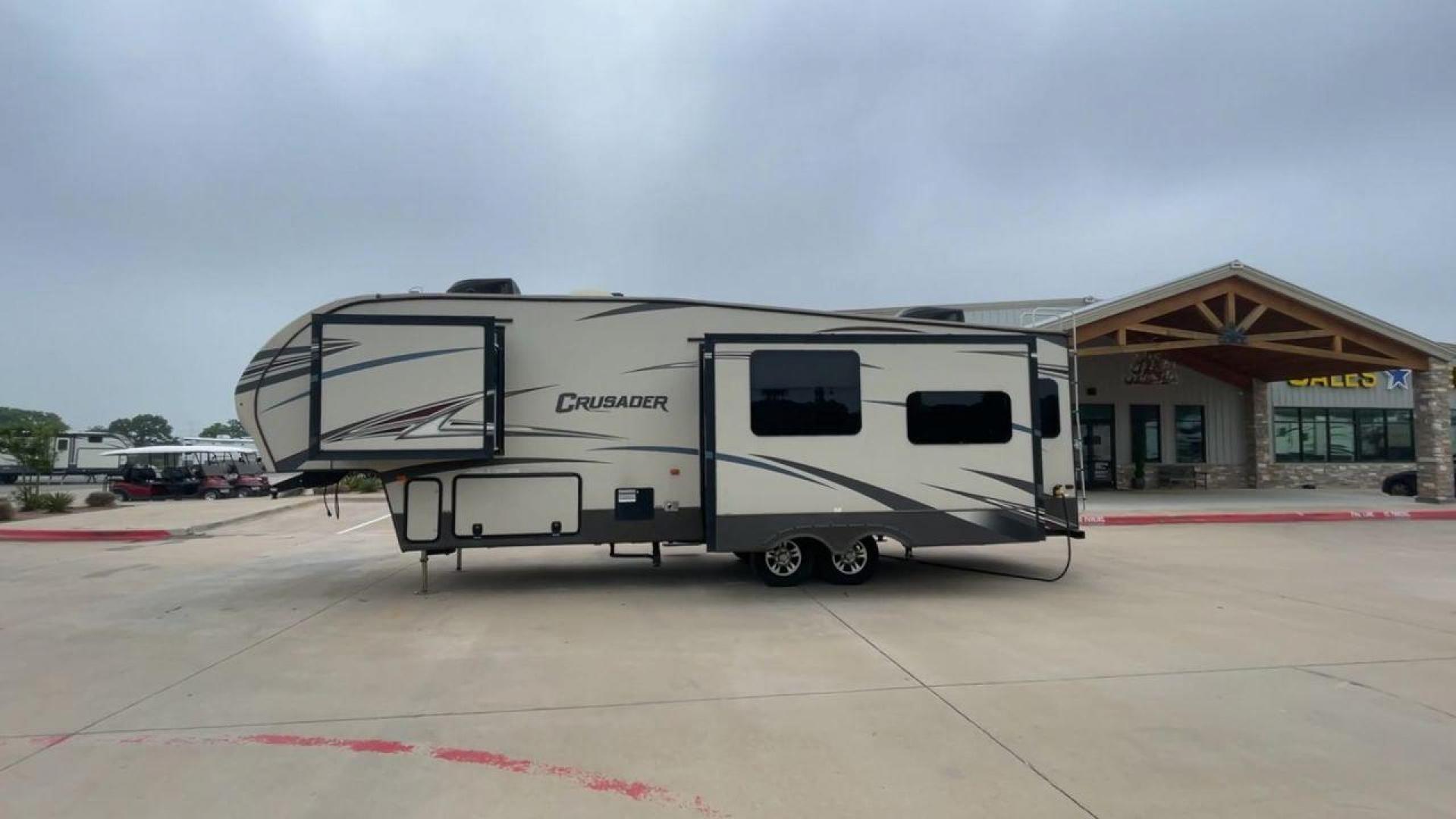 2016 TAN FOREST RIVER CRUSADER 315 (5ZT3CSXB8GG) , Length: 33.92 ft. | Dry Weight: 9,926 lbs. | Gross Weight: 12,353 lbs. | Slides: 3 transmission, located at 4319 N Main Street, Cleburne, TX, 76033, (817) 221-0660, 32.435829, -97.384178 - This 2016 Forest River Crusader 315 fifth wheel has dimensions of 33.92 ft in length, 8 ft in width, and 12.5 ft in height. It has a dry weight of 9,926 lbs, a payload capacity of 2,427 lbs. The GVWR is 12,353 lbs, and the hitch weight is 1,953 lbs. This fifth wheel has an aluminum body material and - Photo#6