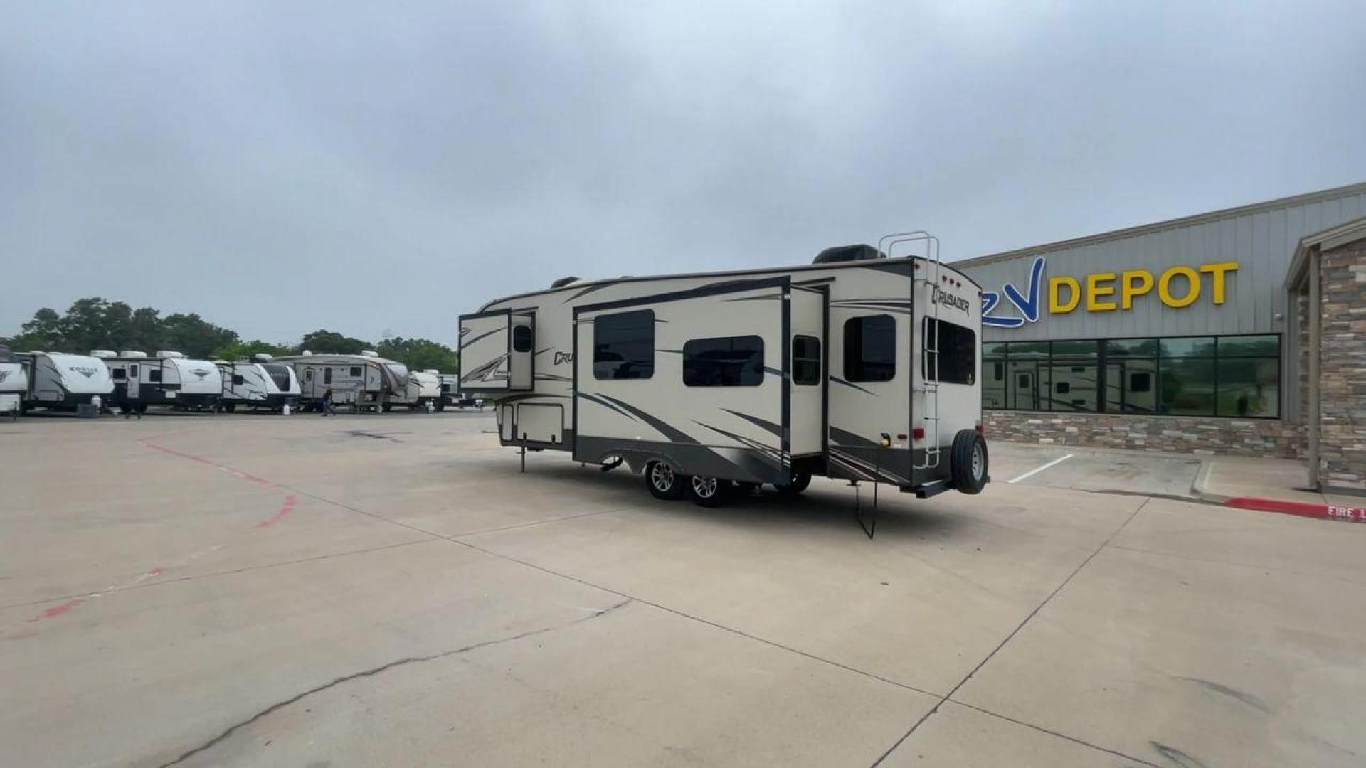 2016 TAN FOREST RIVER CRUSADER 315 (5ZT3CSXB8GG) , Length: 33.92 ft. | Dry Weight: 9,926 lbs. | Gross Weight: 12,353 lbs. | Slides: 3 transmission, located at 4319 N Main Street, Cleburne, TX, 76033, (817) 221-0660, 32.435829, -97.384178 - This 2016 Forest River Crusader 315 fifth wheel has dimensions of 33.92 ft in length, 8 ft in width, and 12.5 ft in height. It has a dry weight of 9,926 lbs, a payload capacity of 2,427 lbs. The GVWR is 12,353 lbs, and the hitch weight is 1,953 lbs. This fifth wheel has an aluminum body material and - Photo#7