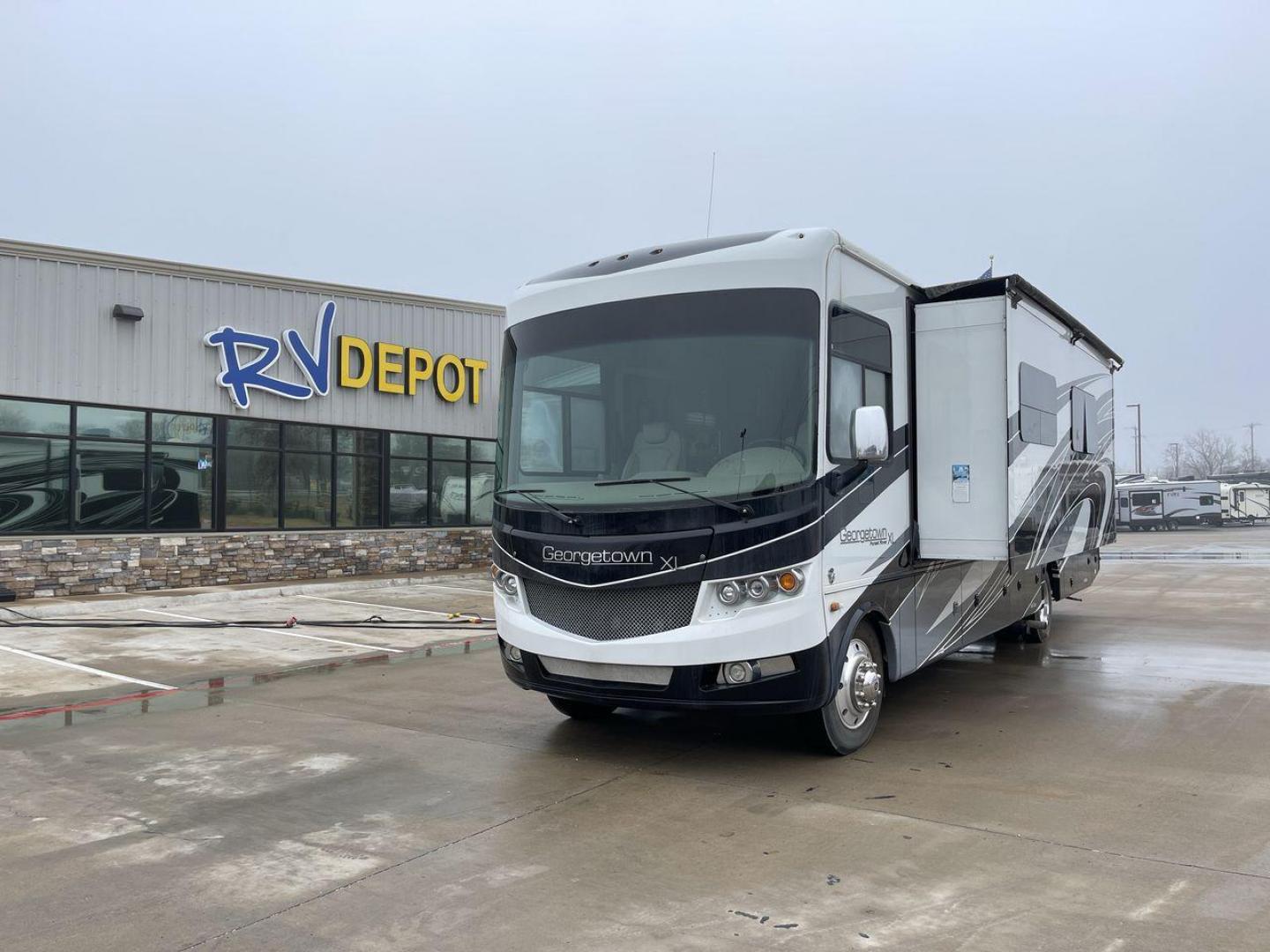 2016 WHITE FOREST RIVER GEORGETOWN XL 369DS (1F66F5DY3G0) , Length: 37.92 ft | GVWR: 24,000 lbs. | Slideouts: 2 transmission, located at 4319 N Main Street, Cleburne, TX, 76033, (817) 221-0660, 32.435829, -97.384178 - Photo#0