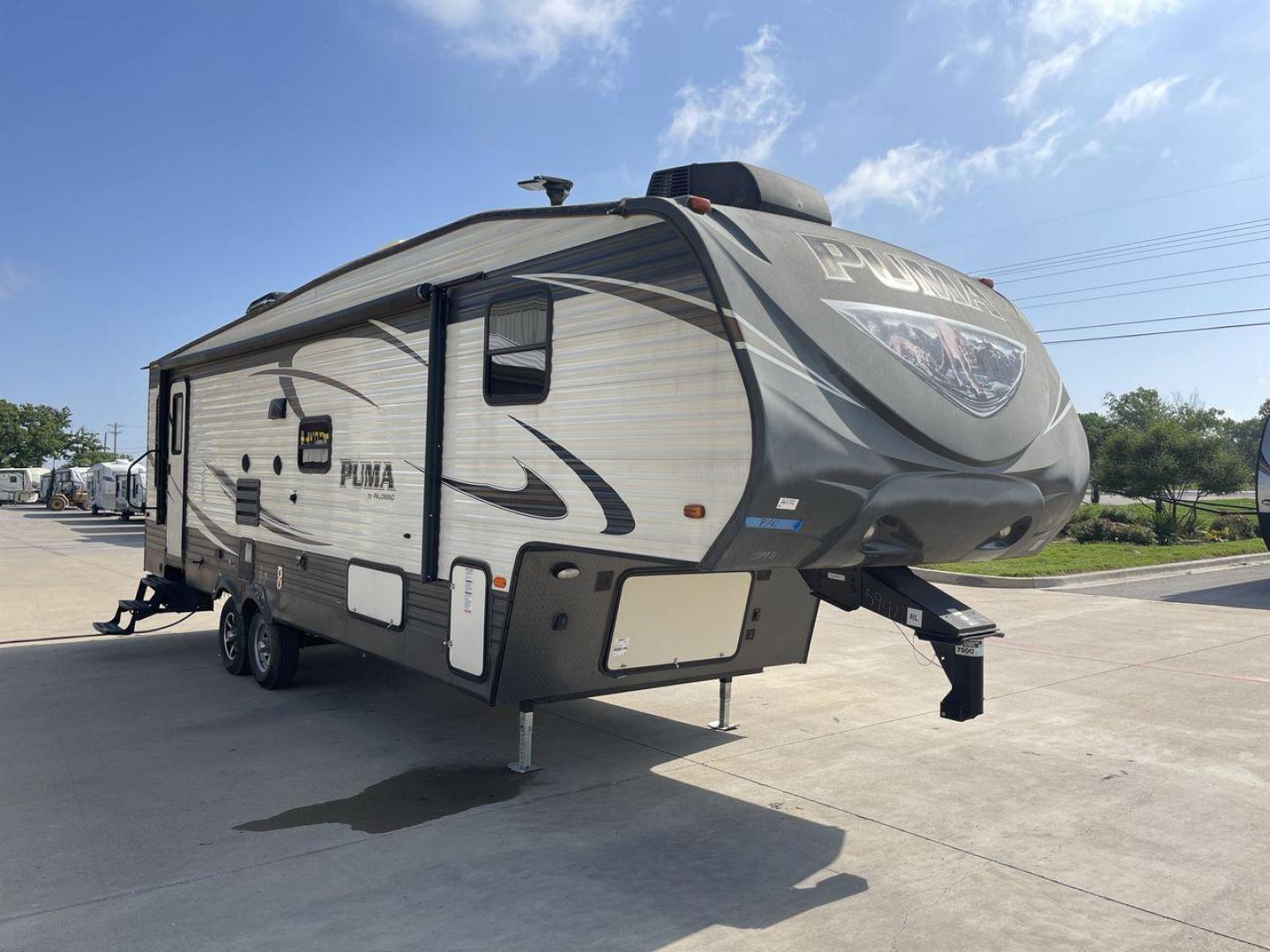 2016 FOREST RIVER PUMA 297RLSS (4X4FPUF29GP) , located at 4319 N Main Street, Cleburne, TX, 76033, (817) 221-0660, 32.435829, -97.384178 - Photo#23