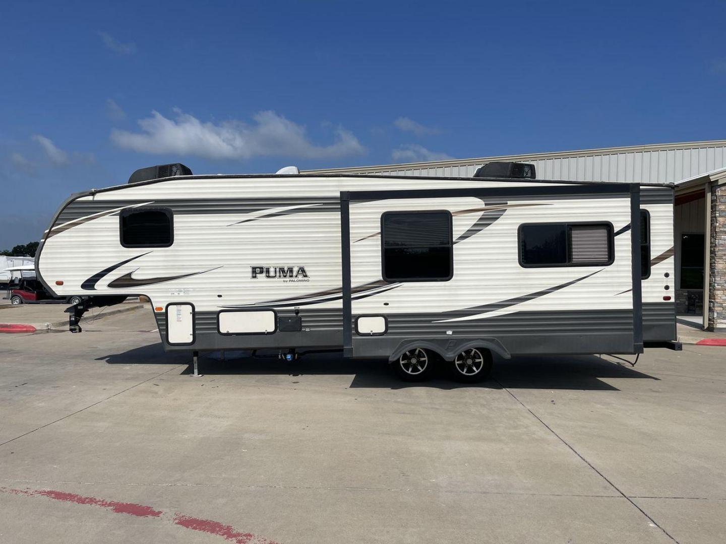 2016 FOREST RIVER PUMA 297RLSS (4X4FPUF29GP) , located at 4319 N Main Street, Cleburne, TX, 76033, (817) 221-0660, 32.435829, -97.384178 - Photo#24