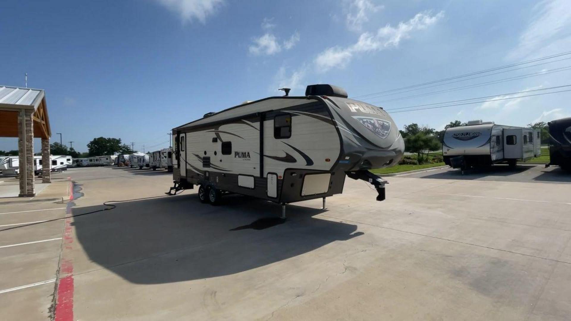 2016 FOREST RIVER PUMA 297RLSS (4X4FPUF29GP) , located at 4319 N Main Street, Cleburne, TX, 76033, (817) 221-0660, 32.435829, -97.384178 - Photo#3