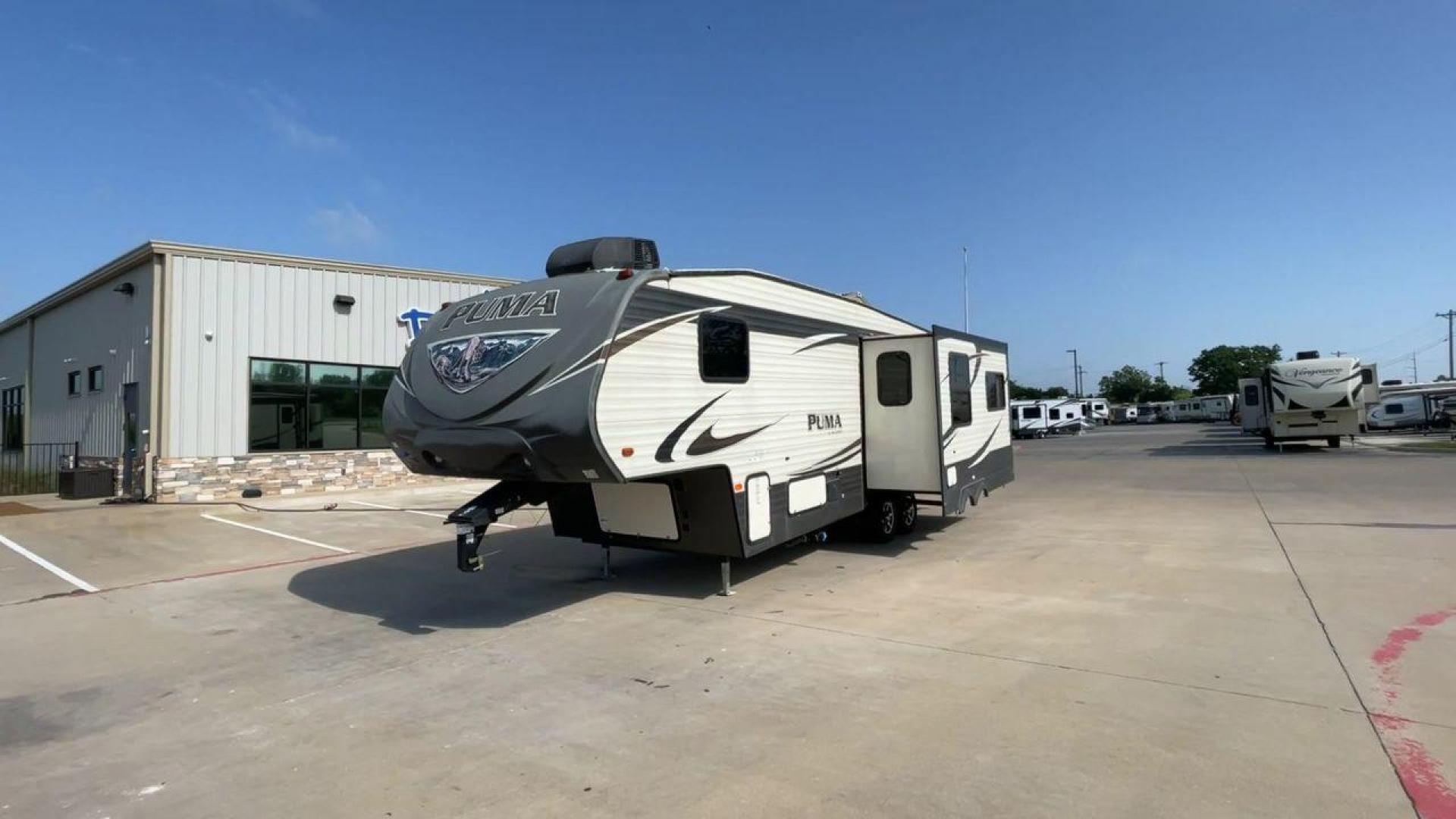 2016 FOREST RIVER PUMA 297RLSS (4X4FPUF29GP) , located at 4319 N Main Street, Cleburne, TX, 76033, (817) 221-0660, 32.435829, -97.384178 - Photo#5