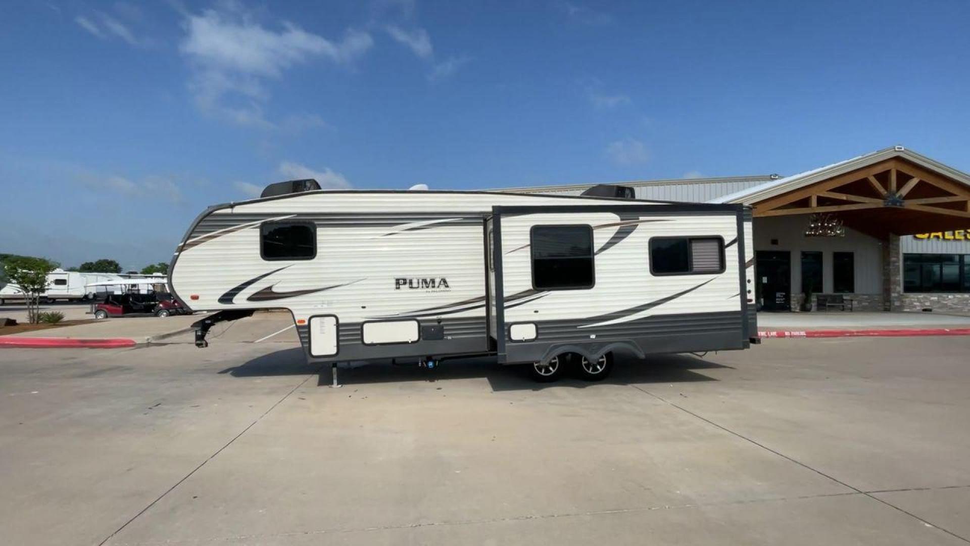 2016 FOREST RIVER PUMA 297RLSS (4X4FPUF29GP) , located at 4319 N Main Street, Cleburne, TX, 76033, (817) 221-0660, 32.435829, -97.384178 - Photo#6