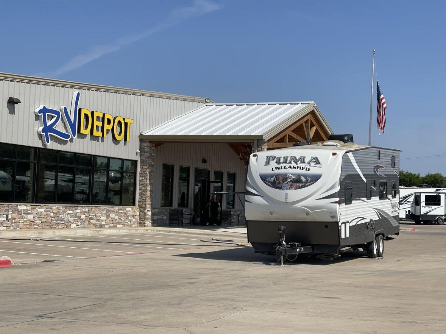 2016 FOREST RIVER PUMA UNLEASHED 25TFS (4X4TPTA27GP) , Length: 29.67 ft. | Dry Weight: 6,991 lbs. | Gross Weight: 9,939 lbs. | Slides: 0 transmission, located at 4319 N Main Street, Cleburne, TX, 76033, (817) 221-0660, 32.435829, -97.384178 - This 2016 Forest River Puma Unleashed 25TFS measures just under 30 feet long. It has a dry weight of 6,991 lbs. and a GVWR of 9,939 lbs. It comes equipped with automatic heating and cooling rated at 30,000 and 13,500 BTUs respectively. It is also designed with a 14-foot power awning. This toy hau - Photo#0