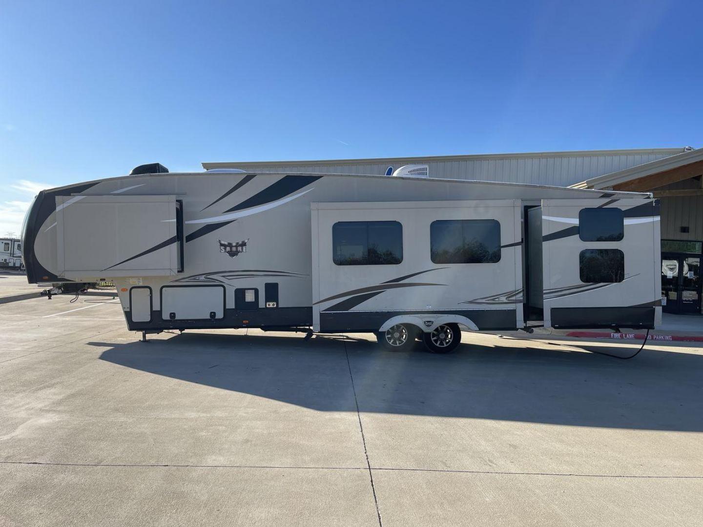 2016 BROWN FOREST RIVER SABRE 360QB (4X4FSRM26G3) , Length: 41.83 ft. | Dry Weight: 12,264 lbs. | Gross Weight: 15,500 lbs. | Slides: 4 transmission, located at 4319 N Main Street, Cleburne, TX, 76033, (817) 221-0660, 32.435829, -97.384178 - The 2016 Forest River Sabre 360QB fifth wheel features a cream-colored finish accented with bold, modern graphics, giving it a contemporary and appealing look. The aerodynamic front cap is designed for improved towing performance and aesthetics. This unit is equipped with four large slideouts that s - Photo#24