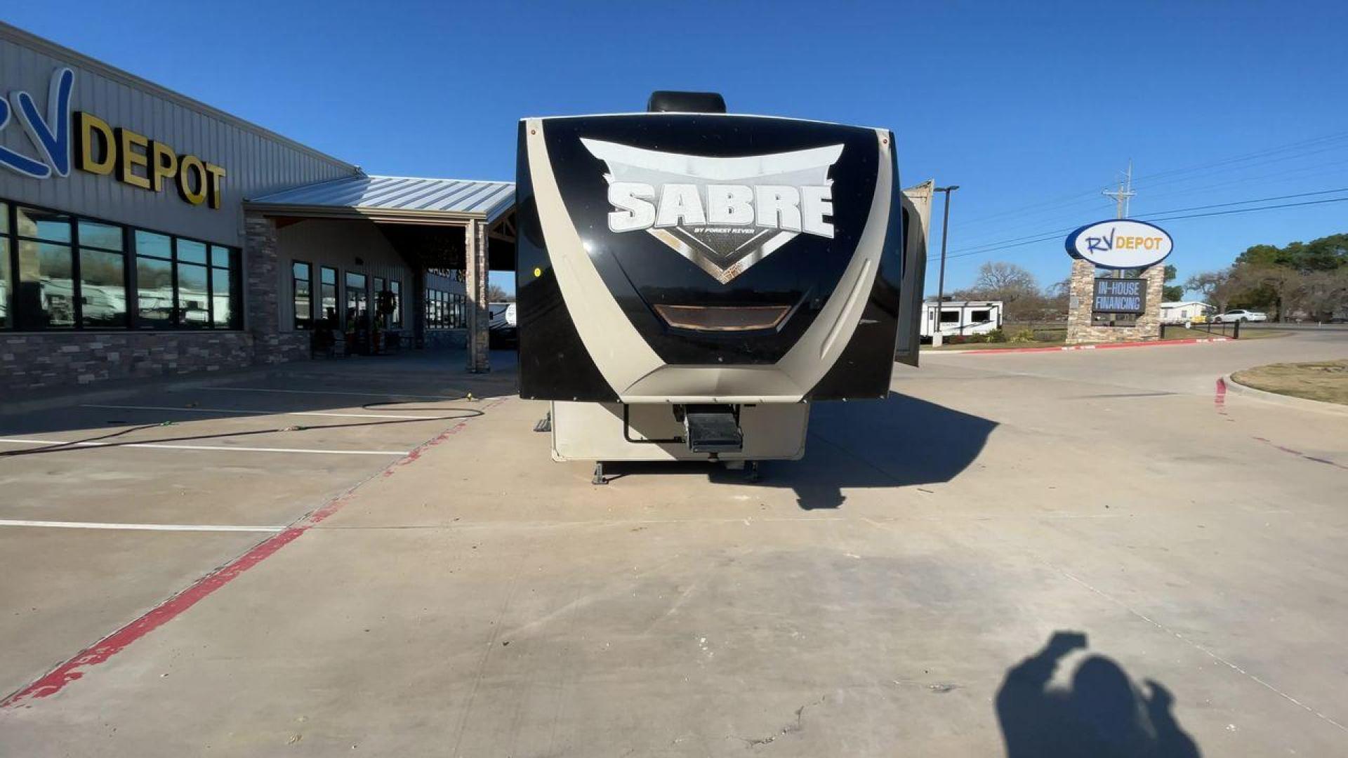 2016 BROWN FOREST RIVER SABRE 360QB (4X4FSRM26G3) , Length: 41.83 ft. | Dry Weight: 12,264 lbs. | Gross Weight: 15,500 lbs. | Slides: 4 transmission, located at 4319 N Main Street, Cleburne, TX, 76033, (817) 221-0660, 32.435829, -97.384178 - The 2016 Forest River Sabre 360QB fifth wheel features a cream-colored finish accented with bold, modern graphics, giving it a contemporary and appealing look. The aerodynamic front cap is designed for improved towing performance and aesthetics. This unit is equipped with four large slideouts that s - Photo#4