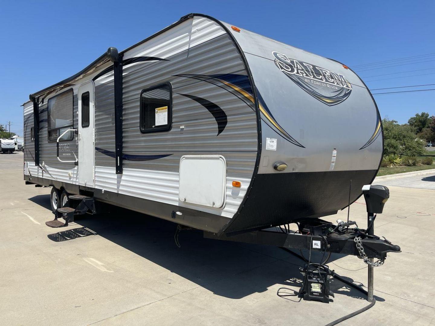 2016 FOREST RIVER SALEM 27RKSS (4X4TSMC27GA) , located at 4319 N Main Street, Cleburne, TX, 76033, (817) 221-0660, 32.435829, -97.384178 - Photo#21