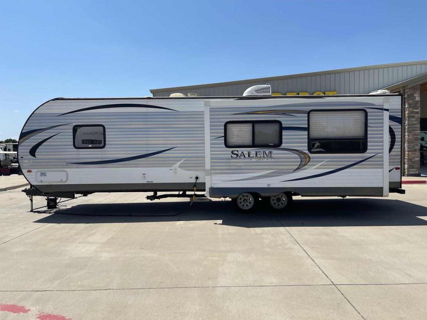 2016 FOREST RIVER SALEM 27RKSS (4X4TSMC27GA) , located at 4319 N Main Street, Cleburne, TX, 76033, (817) 221-0660, 32.435829, -97.384178 - Photo#22