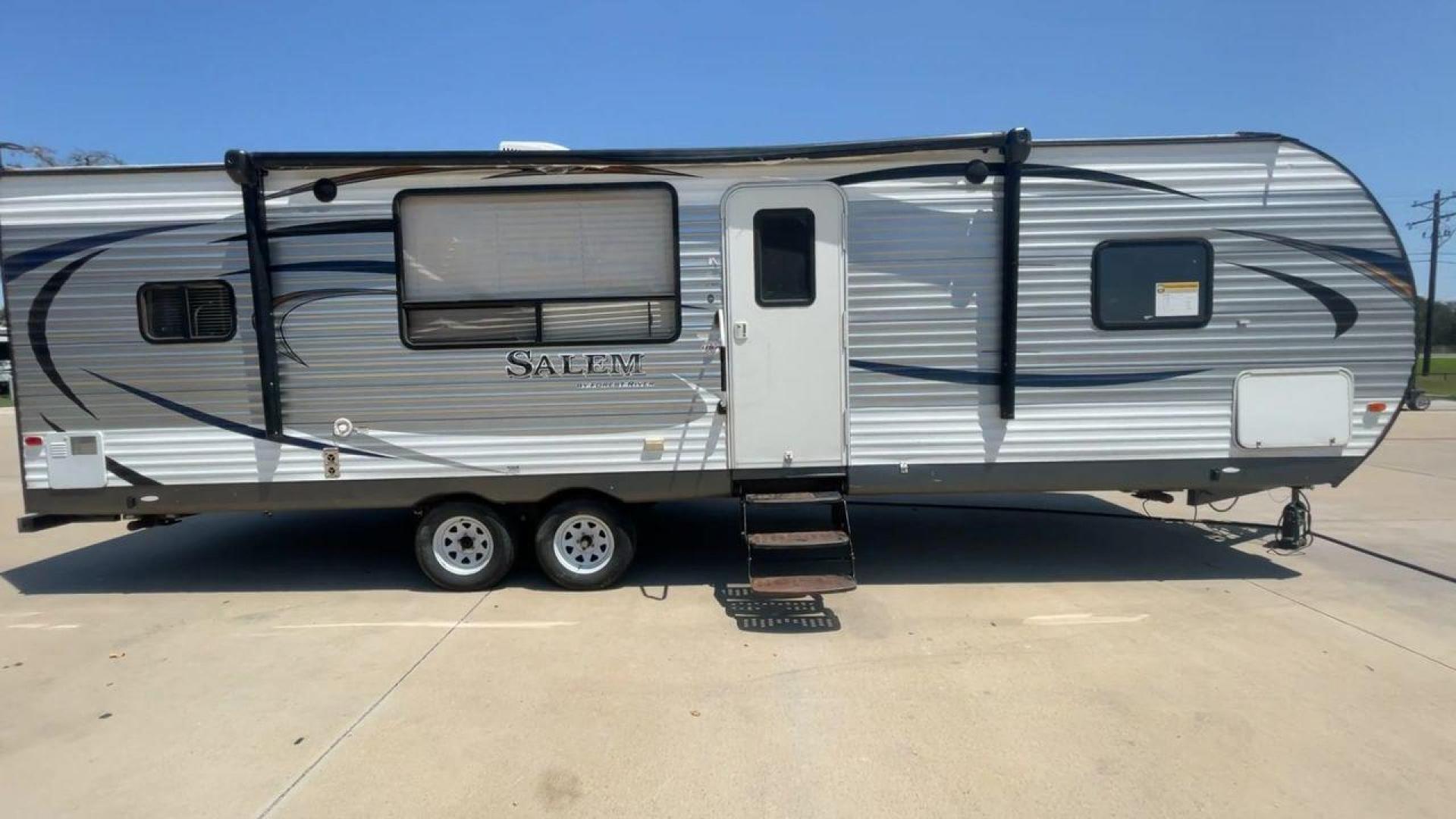 2016 FOREST RIVER SALEM 27RKSS (4X4TSMC27GA) , located at 4319 N Main Street, Cleburne, TX, 76033, (817) 221-0660, 32.435829, -97.384178 - Photo#2