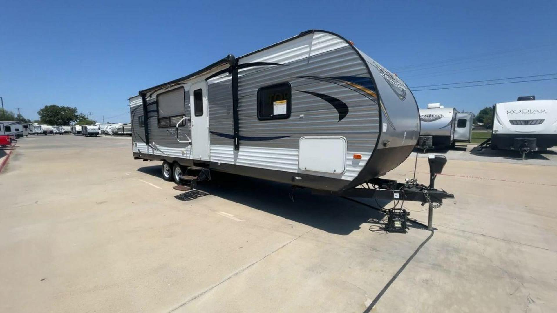 2016 FOREST RIVER SALEM 27RKSS (4X4TSMC27GA) , located at 4319 N Main Street, Cleburne, TX, 76033, (817) 221-0660, 32.435829, -97.384178 - Photo#3