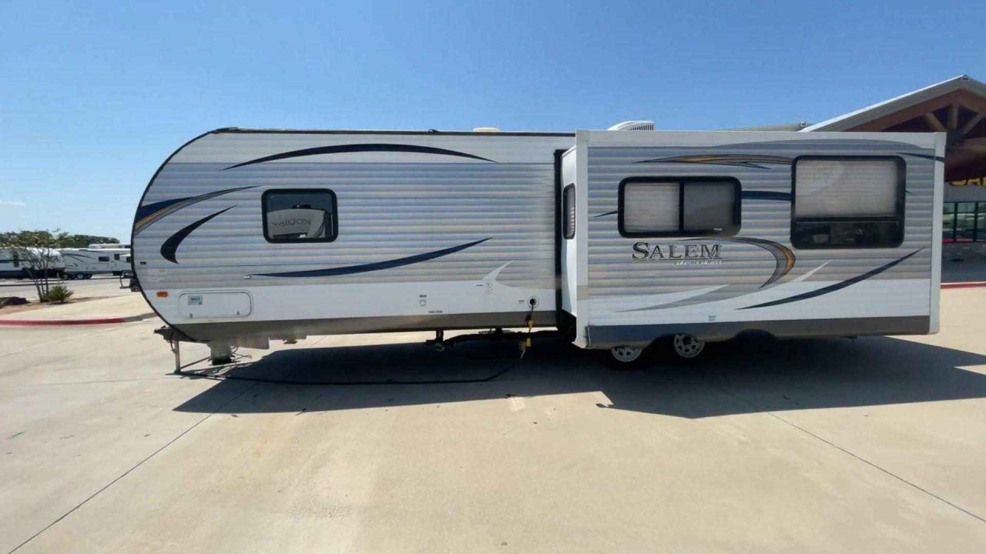 2016 FOREST RIVER SALEM 27RKSS (4X4TSMC27GA) , located at 4319 N Main Street, Cleburne, TX, 76033, (817) 221-0660, 32.435829, -97.384178 - Photo#6