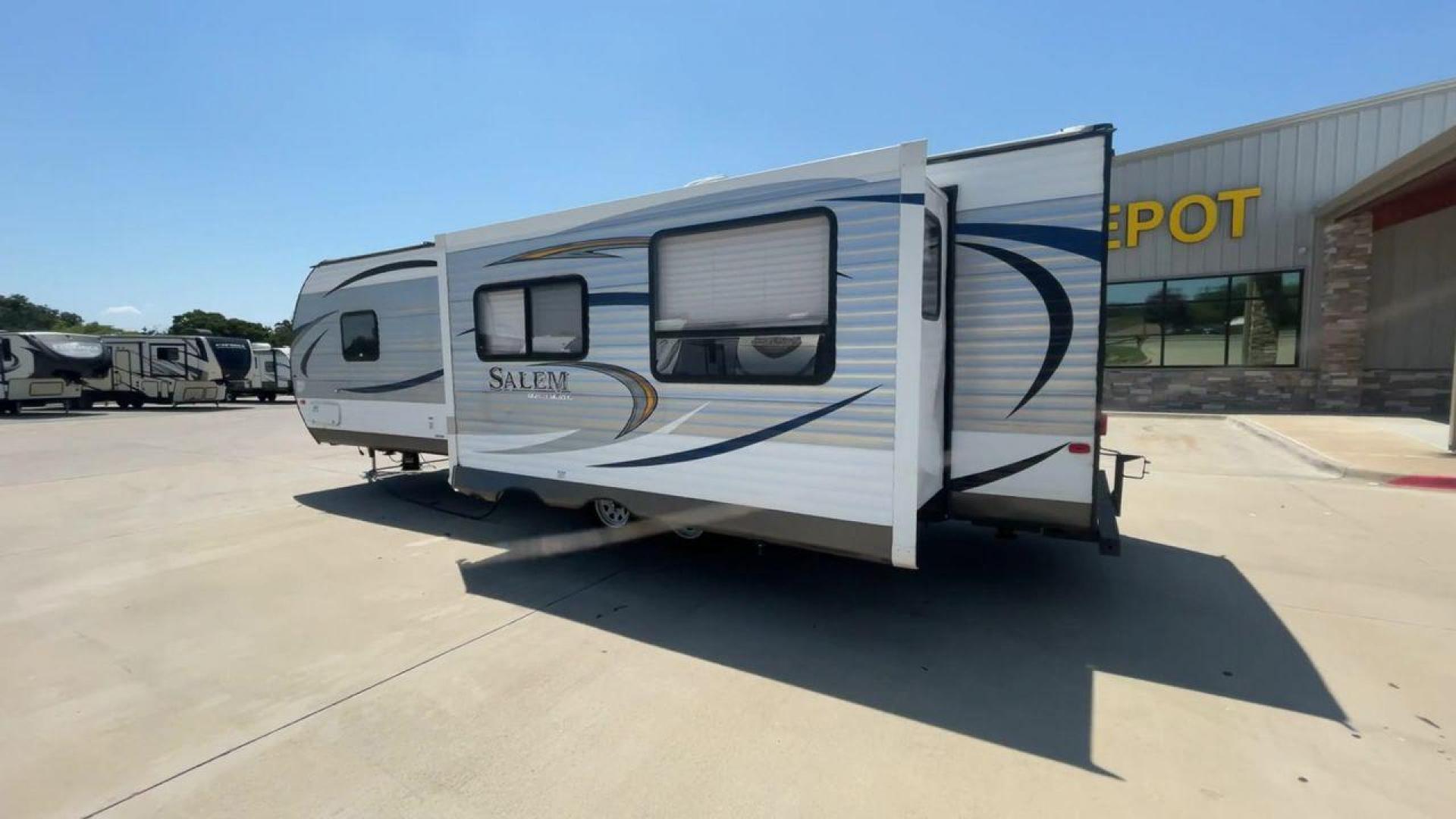 2016 FOREST RIVER SALEM 27RKSS (4X4TSMC27GA) , located at 4319 N Main Street, Cleburne, TX, 76033, (817) 221-0660, 32.435829, -97.384178 - Photo#7