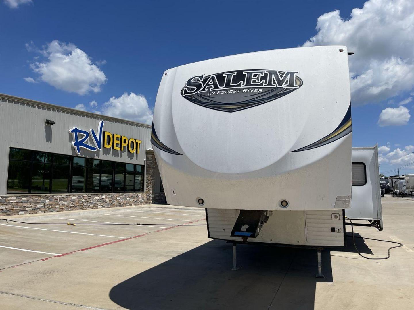 2016 WHITE FOREST RIVER SALEM 29RKSS (4X4FSME2XGA) , Length: 34.08 ft. | Dry Weight: 7,831 lbs. | Slides: 1 transmission, located at 4319 N Main Street, Cleburne, TX, 76033, (817) 221-0660, 32.435829, -97.384178 - The exceptional Salem 29RKSS Travel Trailer boasts a length of 34 feet. This trailer strikes the perfect balance between spaciousness and maneuverability, ensuring an enjoyable travel experience. With a Gross Vehicle Weight Rating (GVWR) of 9,680 lbs, it is designed for easy towing and showcases rob - Photo#0