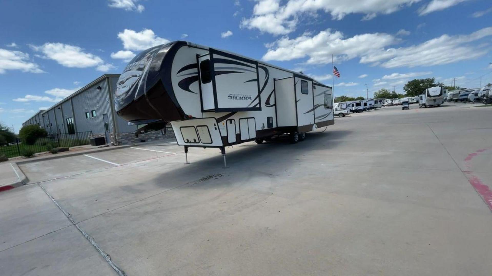 2016 FOREST RIVER SIERRA 371REBH (4X4FSEN22GJ) , located at 4319 N Main Street, Cleburne, TX, 76033, (817) 221-0660, 32.435829, -97.384178 - Photo#5