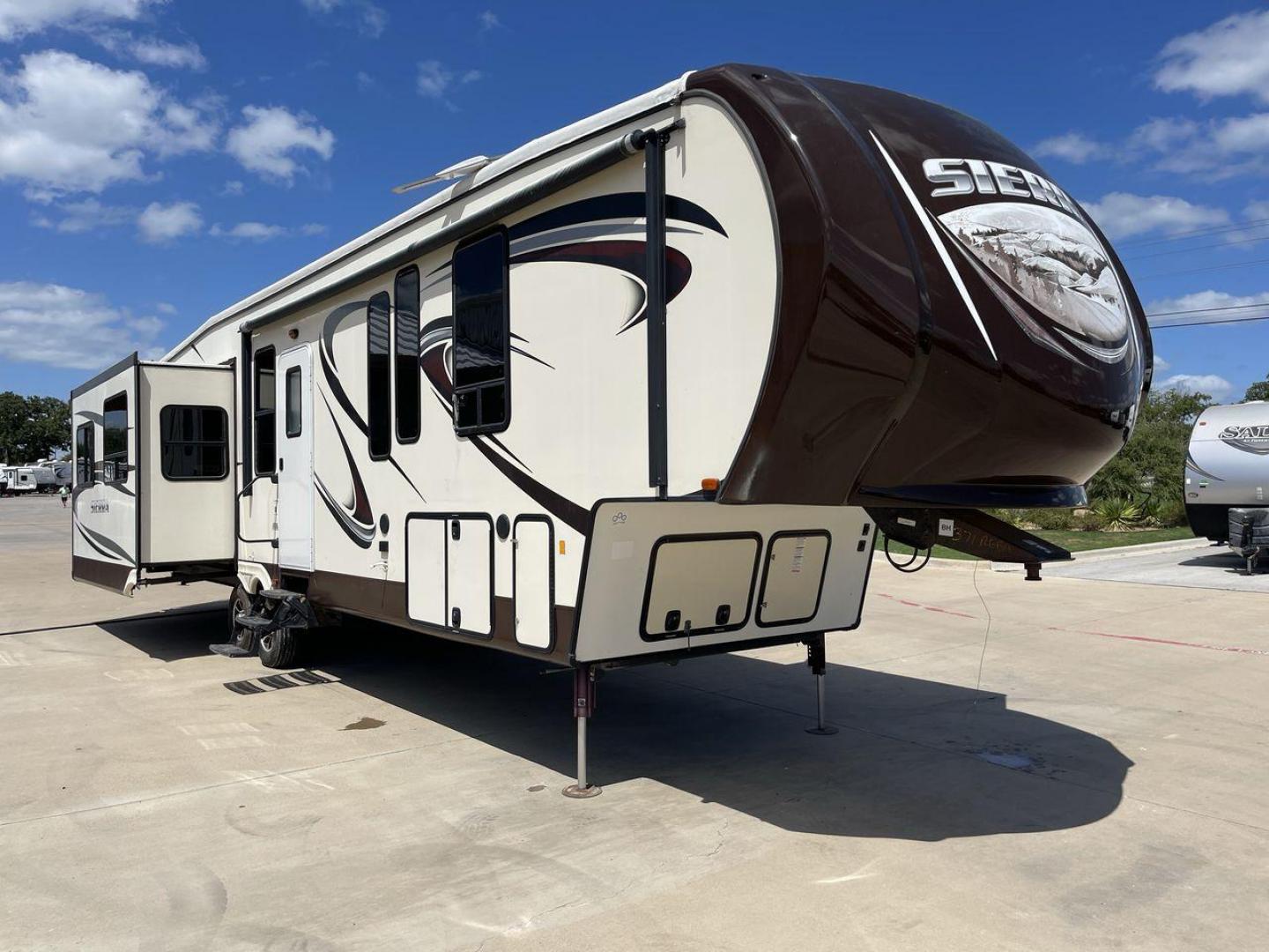 2016 FOREST RIVER SIERRA 371REBH (4X4FSEN22GJ) , located at 4319 N Main Street, Cleburne, TX, 76033, (817) 221-0660, 32.435829, -97.384178 - Photo#23