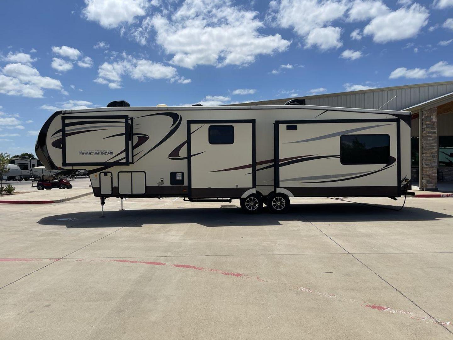 2016 FOREST RIVER SIERRA 371REBH (4X4FSEN22GJ) , located at 4319 N Main Street, Cleburne, TX, 76033, (817) 221-0660, 32.435829, -97.384178 - Photo#24