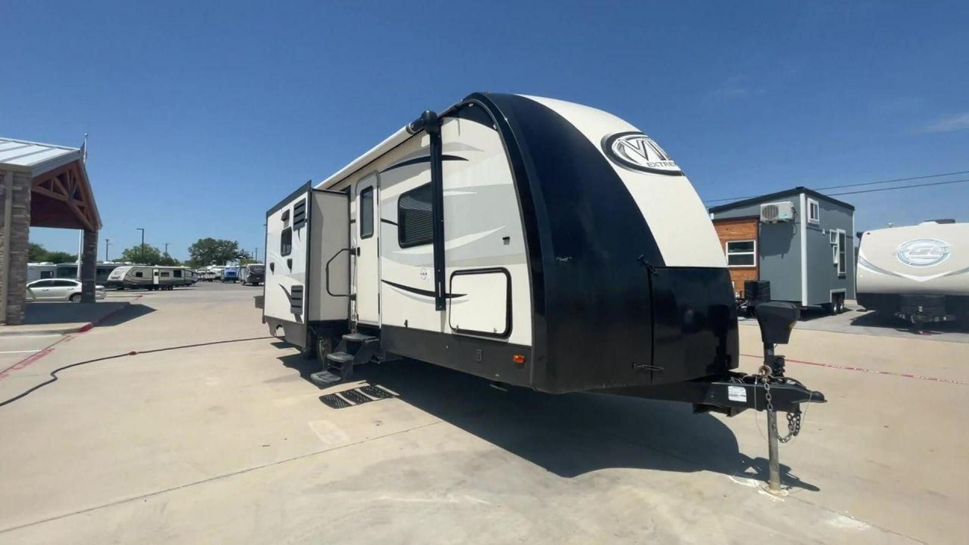 2016 WHITE FOREST RIVER VIBE 279RBS (4X4TVBD26G4) , Length: 33.25 ft. | Dry Weight: 7,032 lbs. | Slides: 2 transmission, located at 4319 N Main Street, Cleburne, TX, 76033, (817) 221-0660, 32.435829, -97.384178 - Photo#3