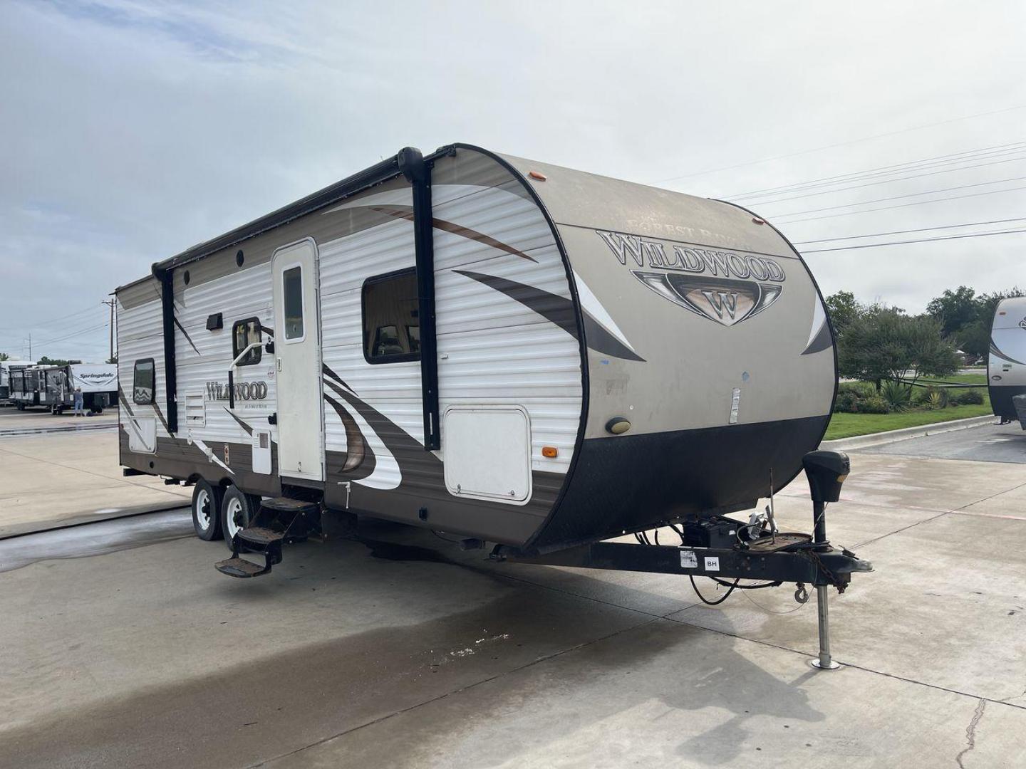 2016 WHITE FOREST RIVER WILDWOOD 28DBUD (4X4TWDD25GA) , Length: 29.83 ft. | Dry Weight: 5,847 lbs. | Slides: 1 transmission, located at 4319 N Main Street, Cleburne, TX, 76033, (817) 221-0660, 32.435829, -97.384178 - This 2016 Forest River Wildwood 28DBUD measures just a bit under 30 ft. in length. It has a dry weight of 5,847 lbs. and a payload capacity of 1,920 lbs. It is a dual-axle steel wheel set-up with 1 power-retractable slide. Inside, you will find a spacious main area with linoleum flooring. Immediatel - Photo#23