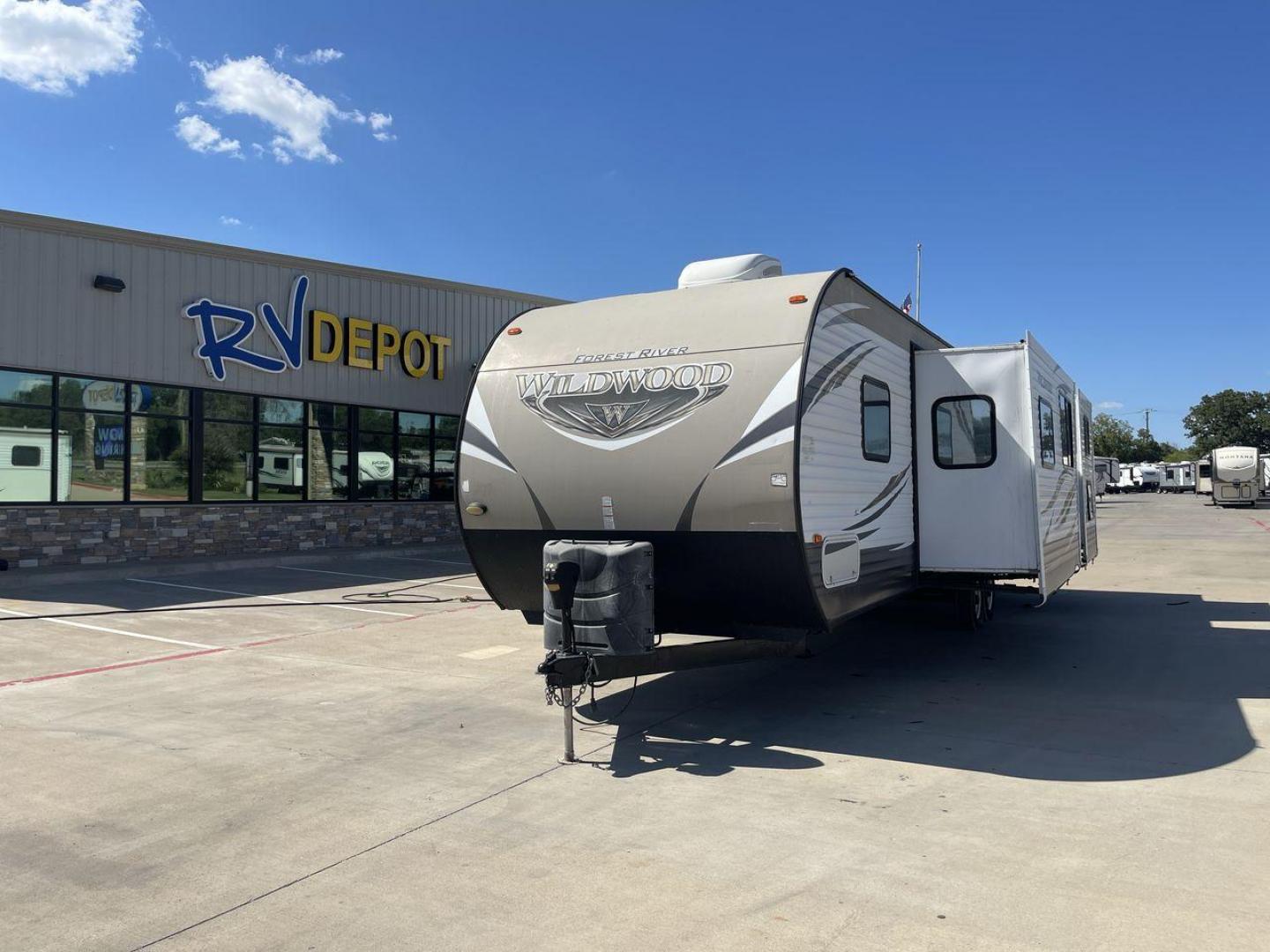 2016 FOREST RIVER WILDWOOD 31QBTS (4X4TWDG27G8) , Length: 35.5 ft. | Dry Weight: 8,140 lbs. | Slides: 3 transmission, located at 4319 N Main Street, Cleburne, TX, 76033, (817) 221-0660, 32.435829, -97.384178 - Photo#0