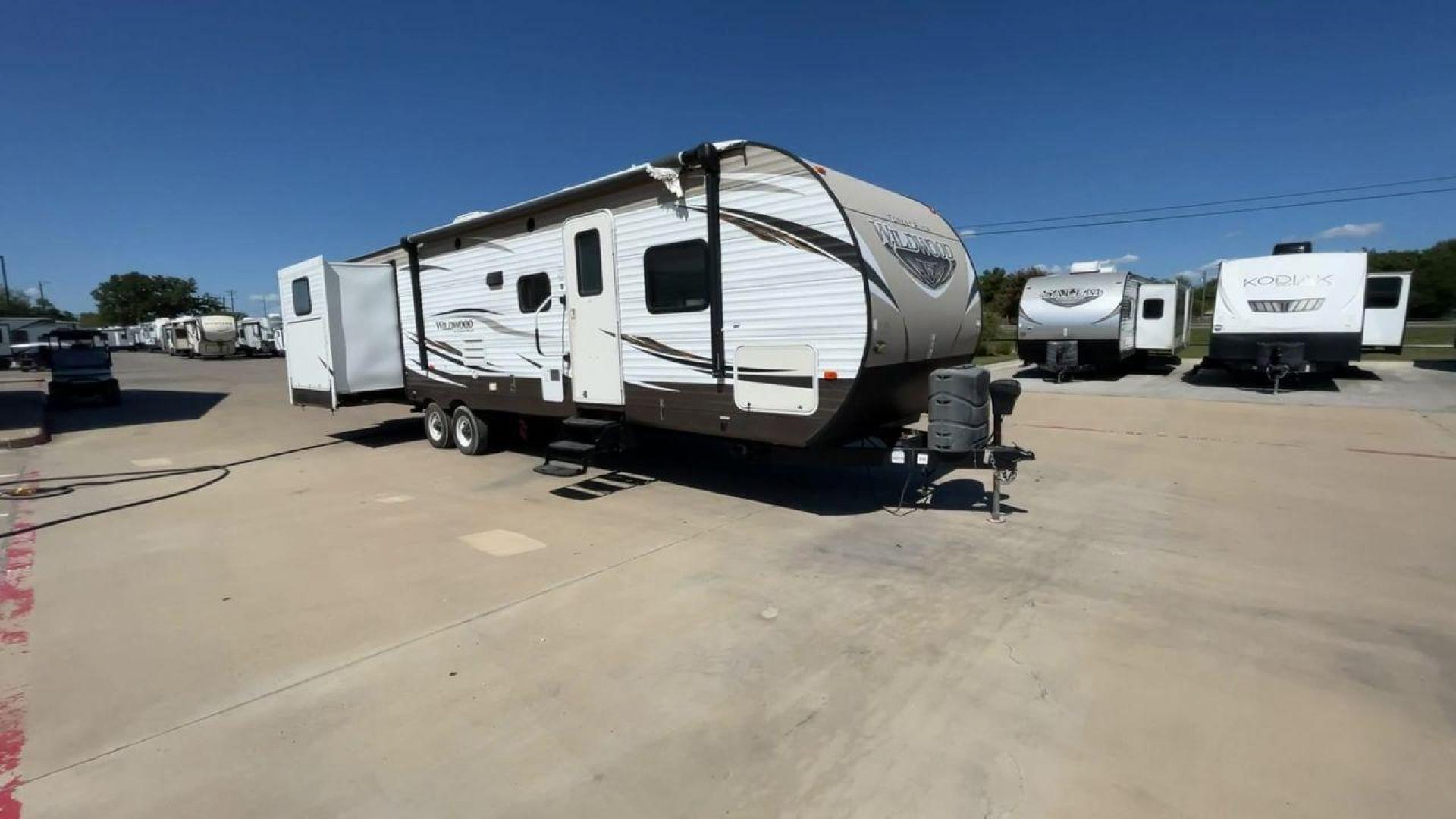 2016 FOREST RIVER WILDWOOD 31QBTS (4X4TWDG27G8) , Length: 35.5 ft. | Dry Weight: 8,140 lbs. | Slides: 3 transmission, located at 4319 N Main Street, Cleburne, TX, 76033, (817) 221-0660, 32.435829, -97.384178 - Photo#3