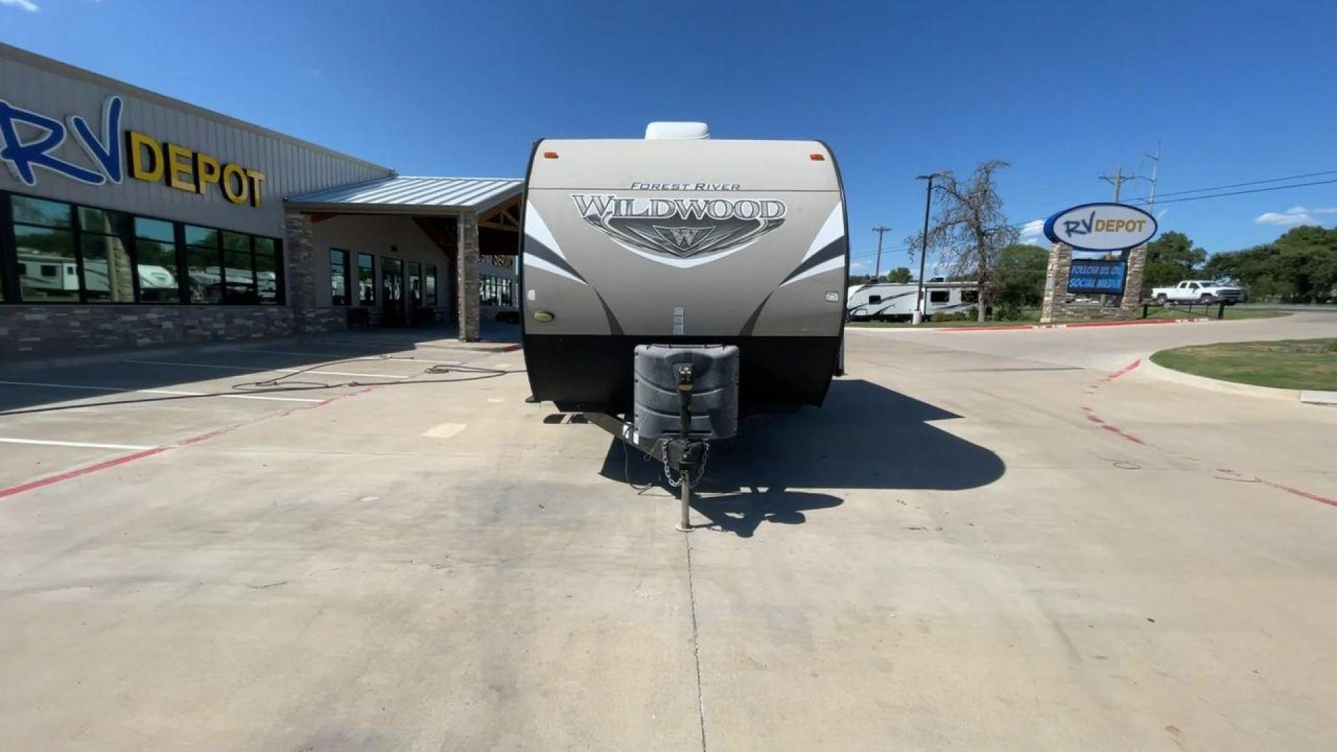 2016 FOREST RIVER WILDWOOD 31QBTS (4X4TWDG27G8) , Length: 35.5 ft. | Dry Weight: 8,140 lbs. | Slides: 3 transmission, located at 4319 N Main Street, Cleburne, TX, 76033, (817) 221-0660, 32.435829, -97.384178 - Photo#4