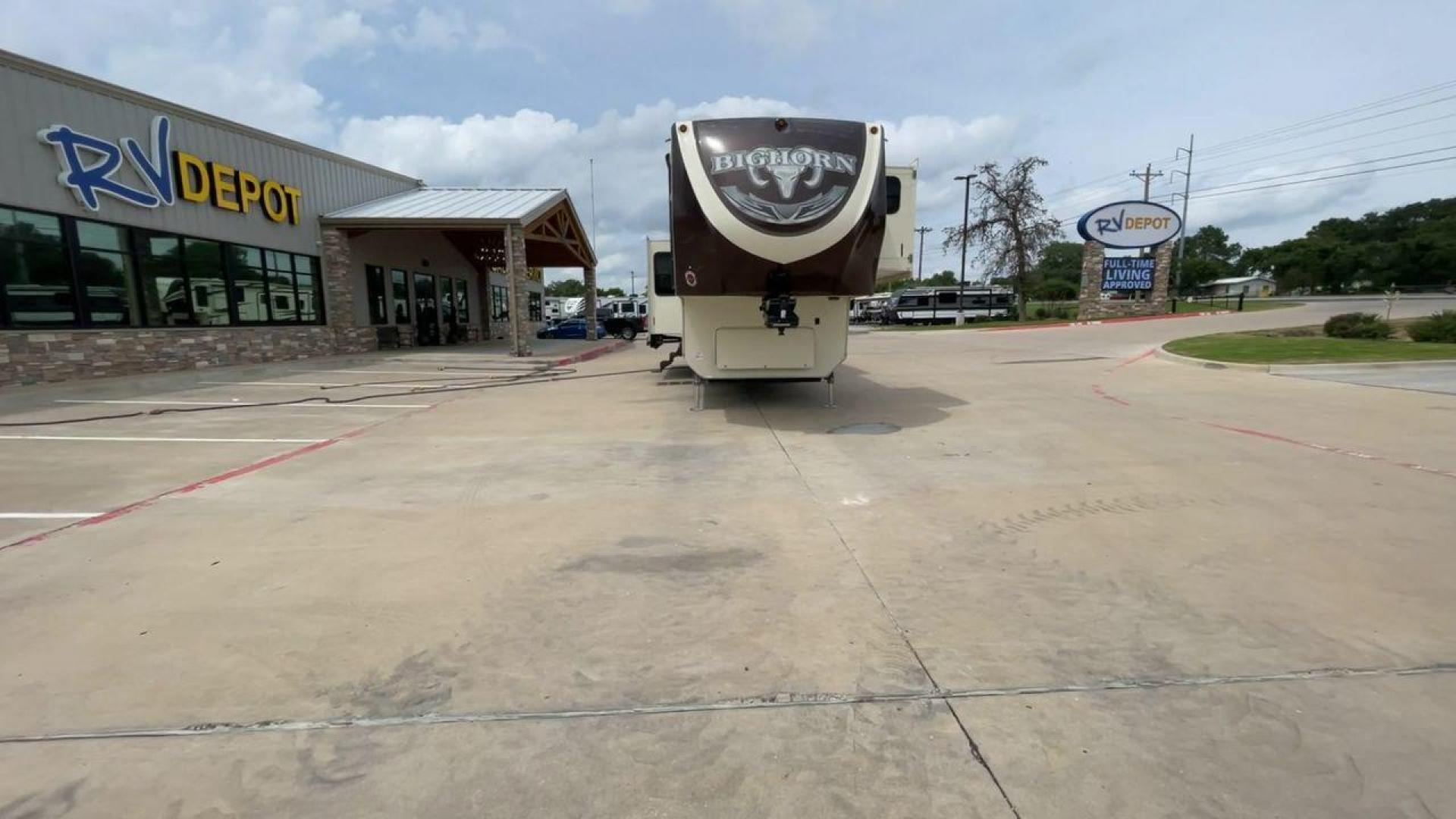 2016 HEARTLAND BIGHORN 3570RS (5SFBG3729GE) , located at 4319 N Main Street, Cleburne, TX, 76033, (817) 221-0660, 32.435829, -97.384178 - Photo#4