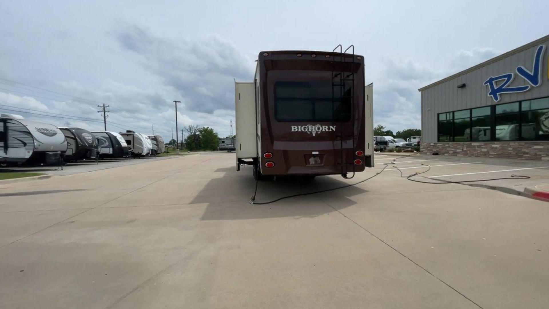 2016 HEARTLAND BIGHORN 3570RS (5SFBG3729GE) , located at 4319 N Main Street, Cleburne, TX, 76033, (817) 221-0660, 32.435829, -97.384178 - Photo#8