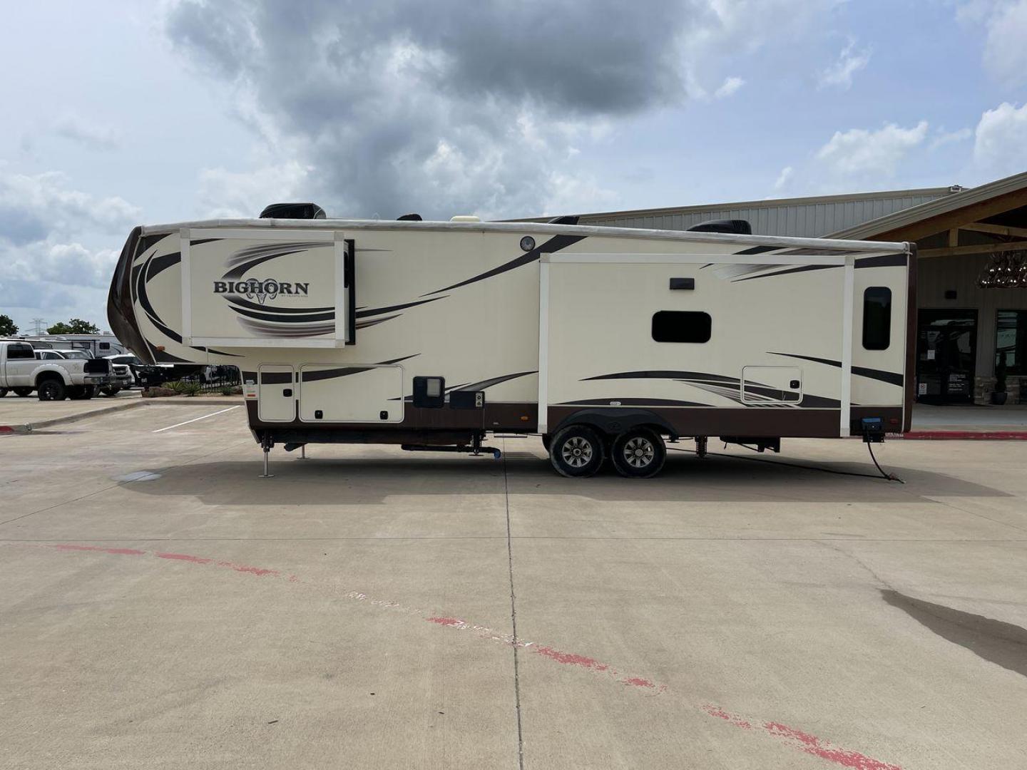 2016 HEARTLAND BIGHORN 3570RS (5SFBG3729GE) , located at 4319 N Main Street, Cleburne, TX, 76033, (817) 221-0660, 32.435829, -97.384178 - Photo#24