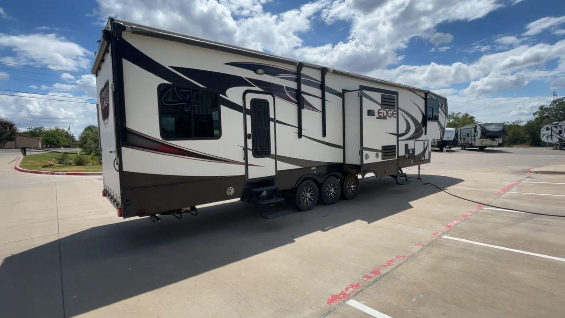 2016 HEARTLAND EDGE 399 (5SFCG4336GE) , Slides: 3 transmission, located at 4319 N Main Street, Cleburne, TX, 76033, (817) 221-0660, 32.435829, -97.384178 - Photo#1