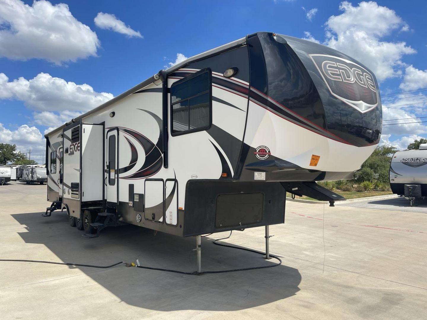 2016 HEARTLAND EDGE 399 (5SFCG4336GE) , Slides: 3 transmission, located at 4319 N Main Street, Cleburne, TX, 76033, (817) 221-0660, 32.435829, -97.384178 - Photo#22